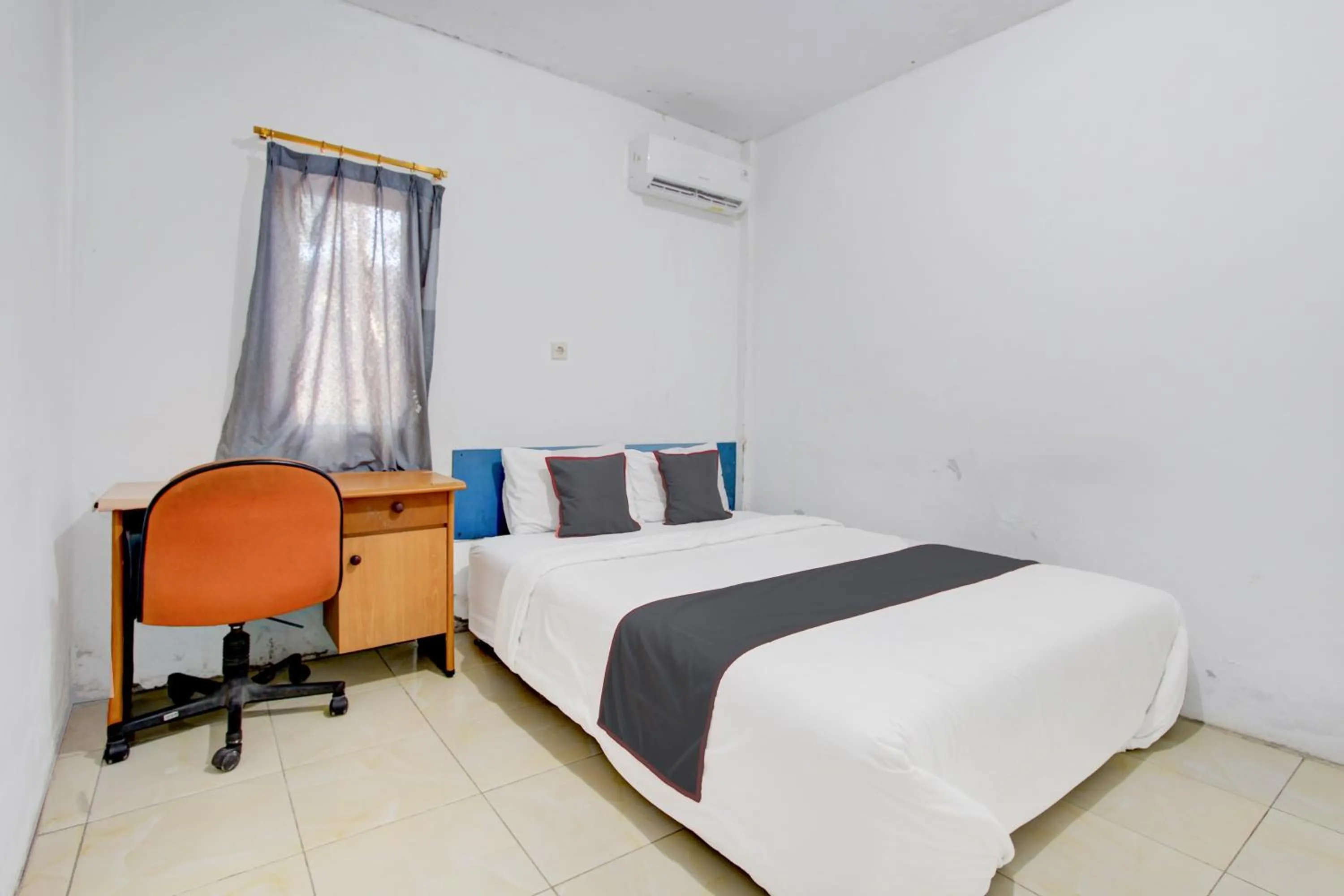 Photo of the whole room in OYO Life 2928 Rumah Ceria