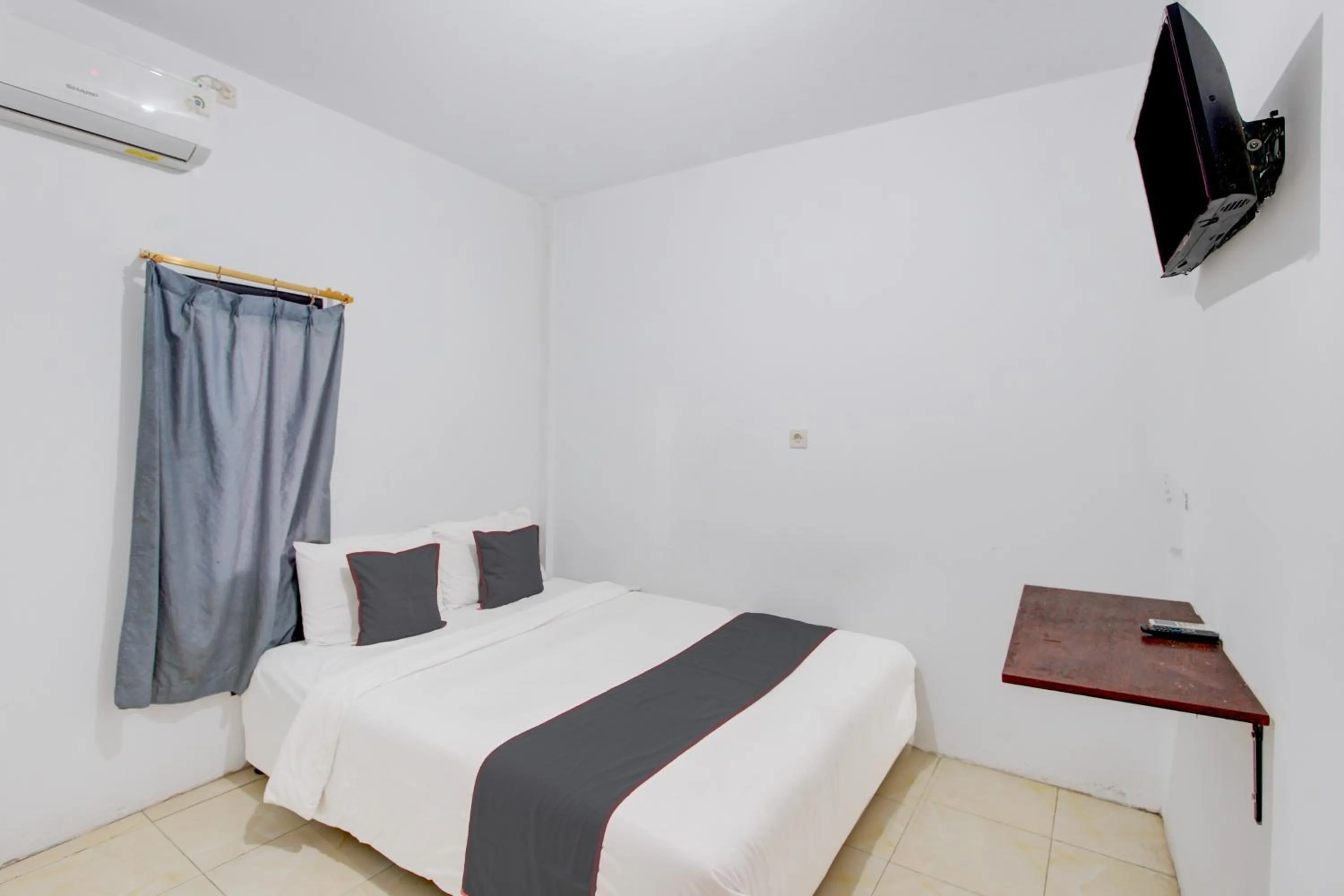 Photo of the whole room in OYO Life 2928 Rumah Ceria