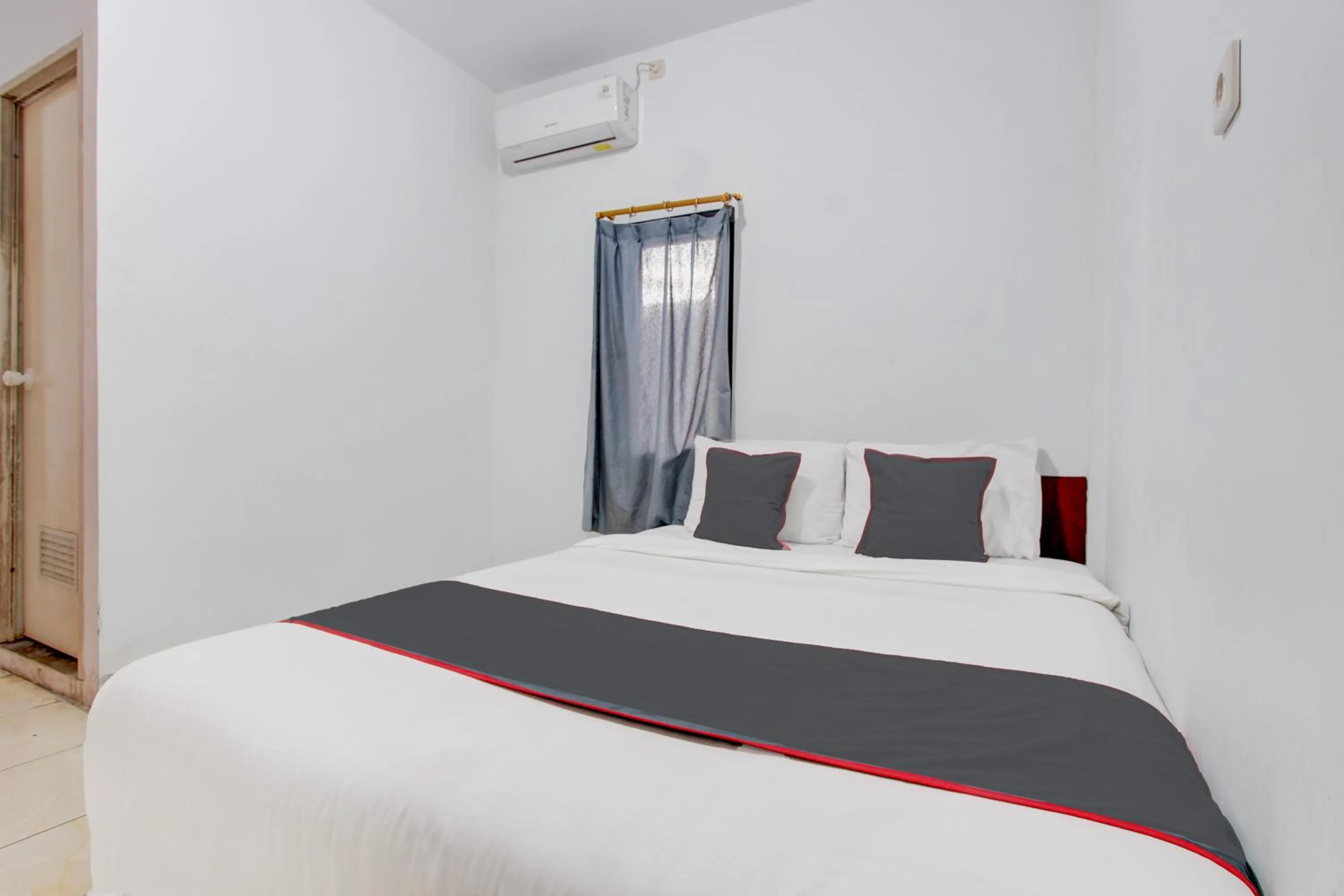 Photo of the whole room in OYO Life 2928 Rumah Ceria