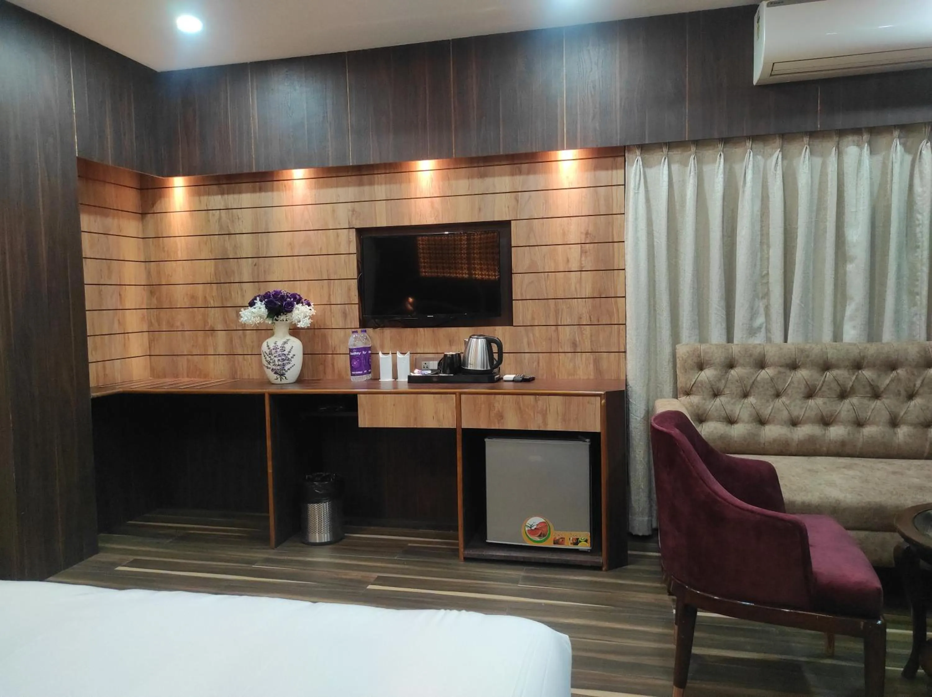 TV and multimedia, Bed in Hotel Aavas Inn