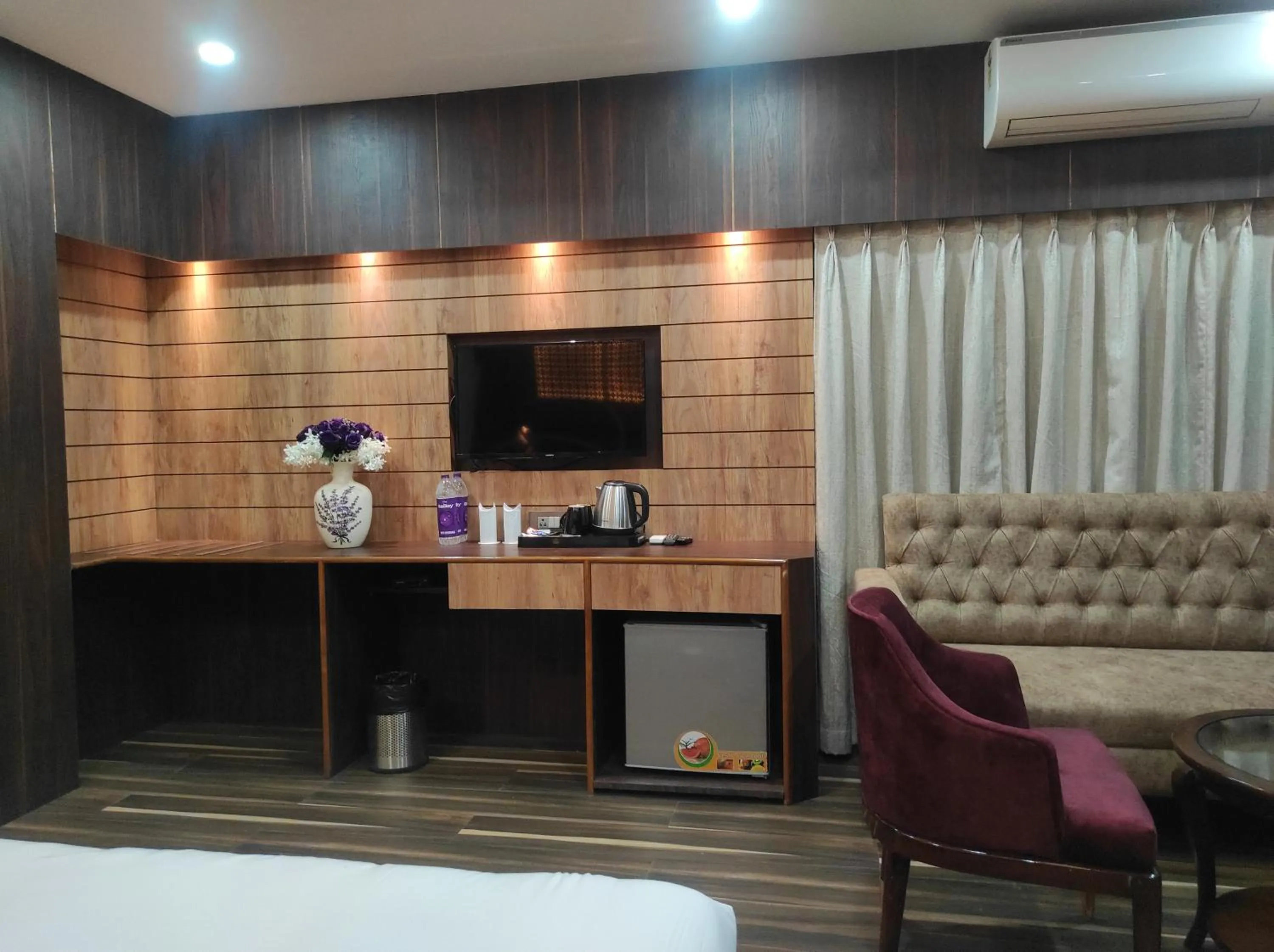 TV and multimedia, Bed in Hotel Aavas Inn