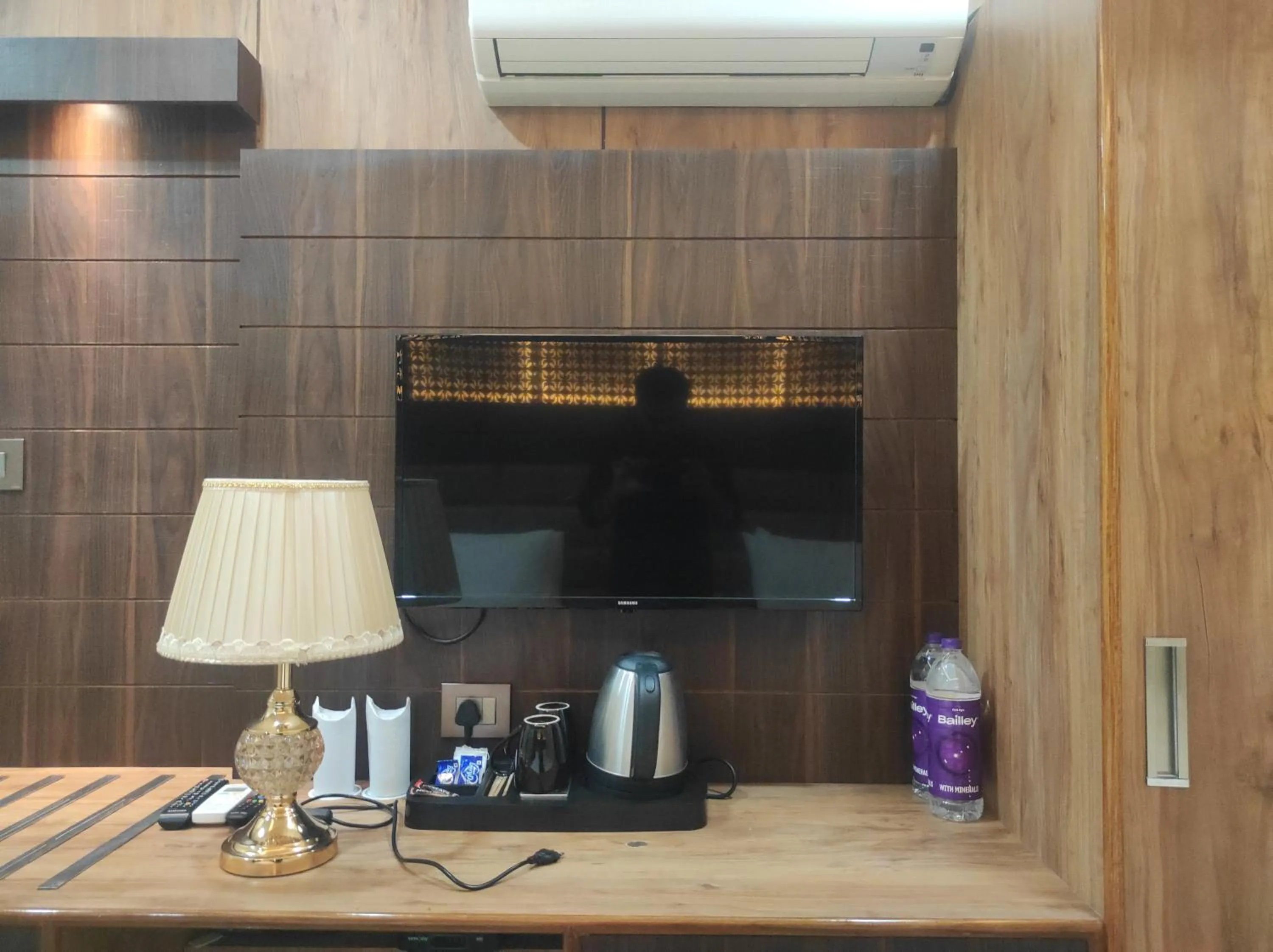 TV and multimedia in Hotel Aavas Inn