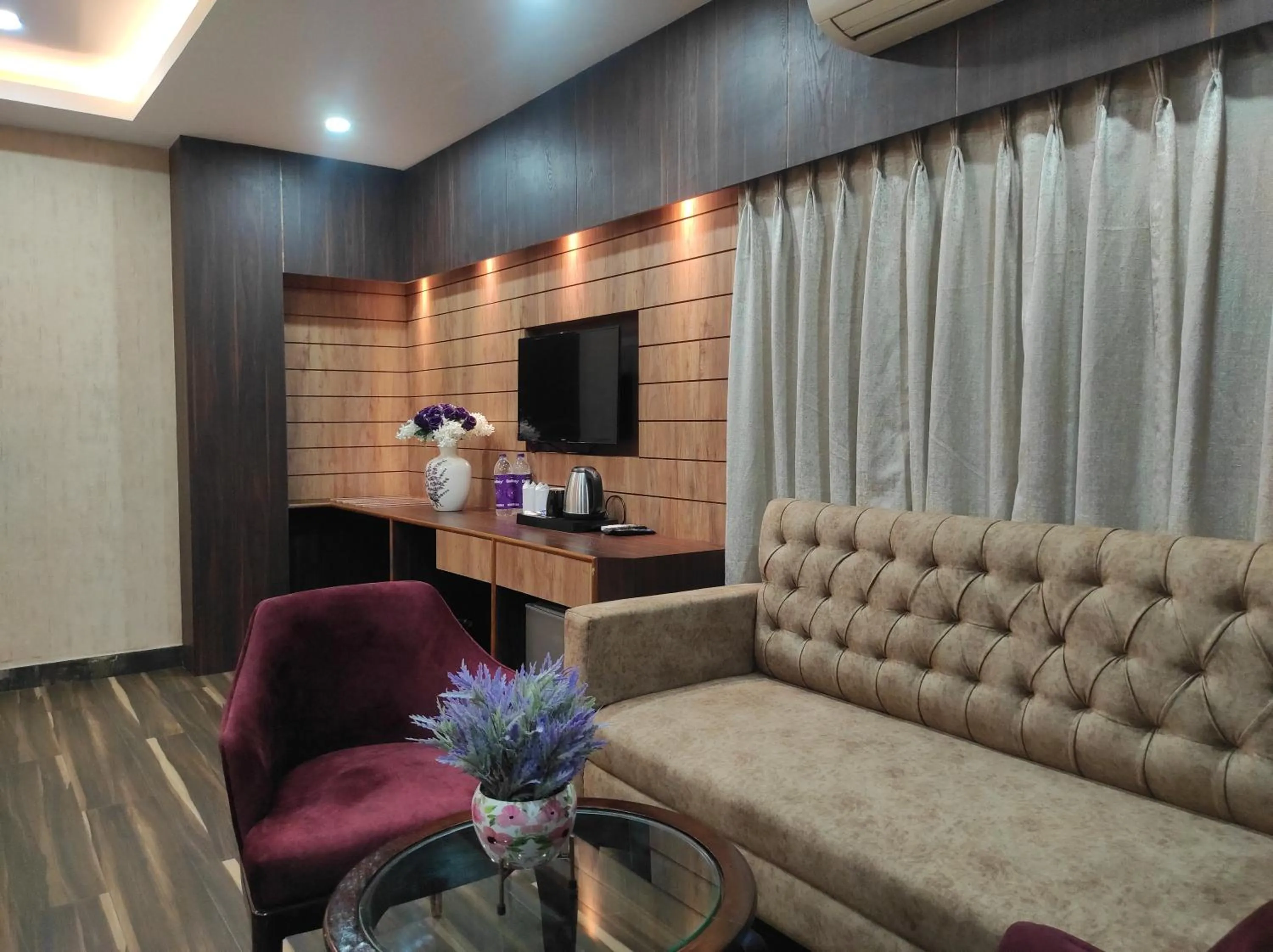 TV and multimedia in Hotel Aavas Inn