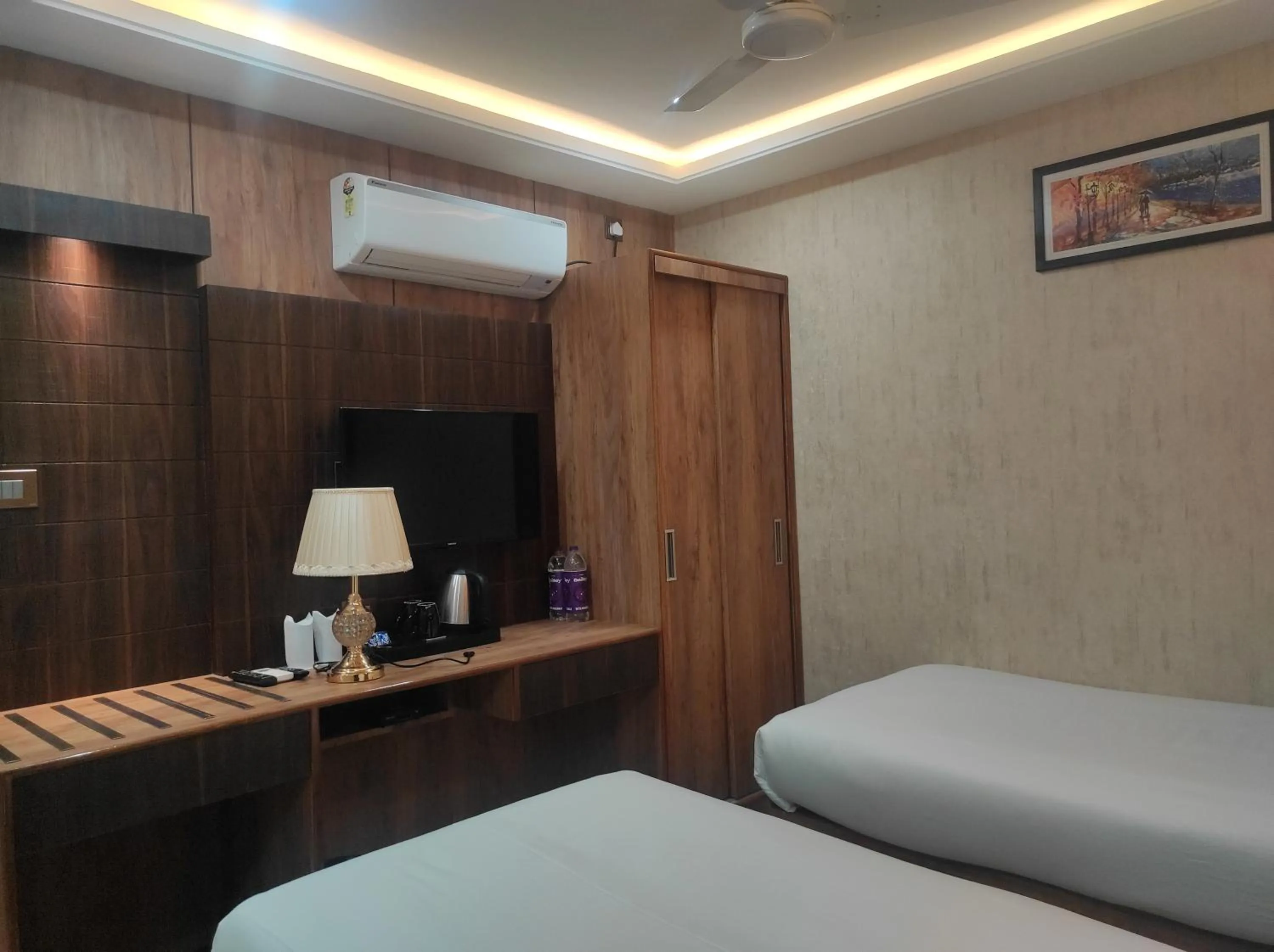 TV and multimedia, Bed in Hotel Aavas Inn