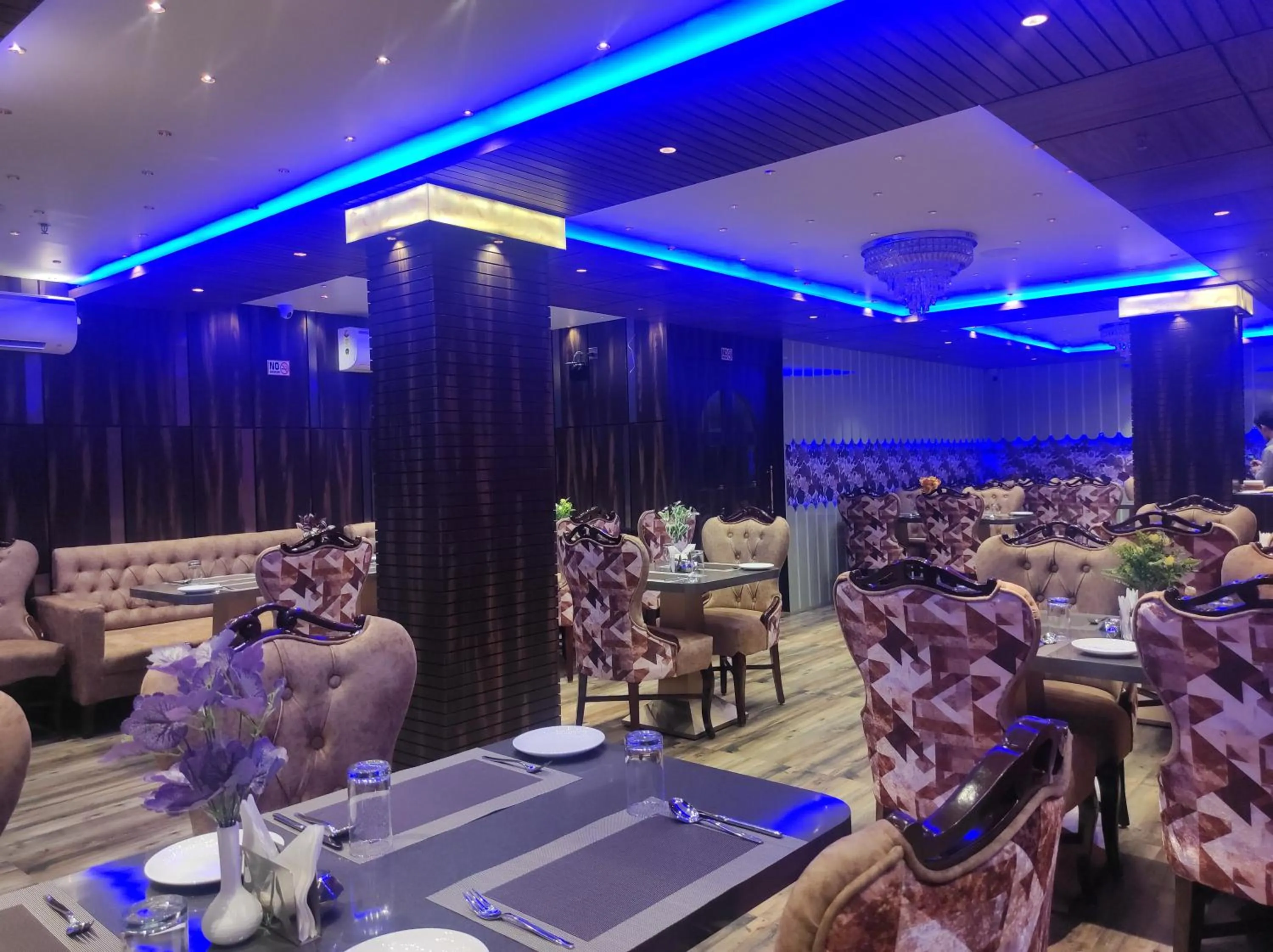 Restaurant/places to eat in Hotel Aavas Inn