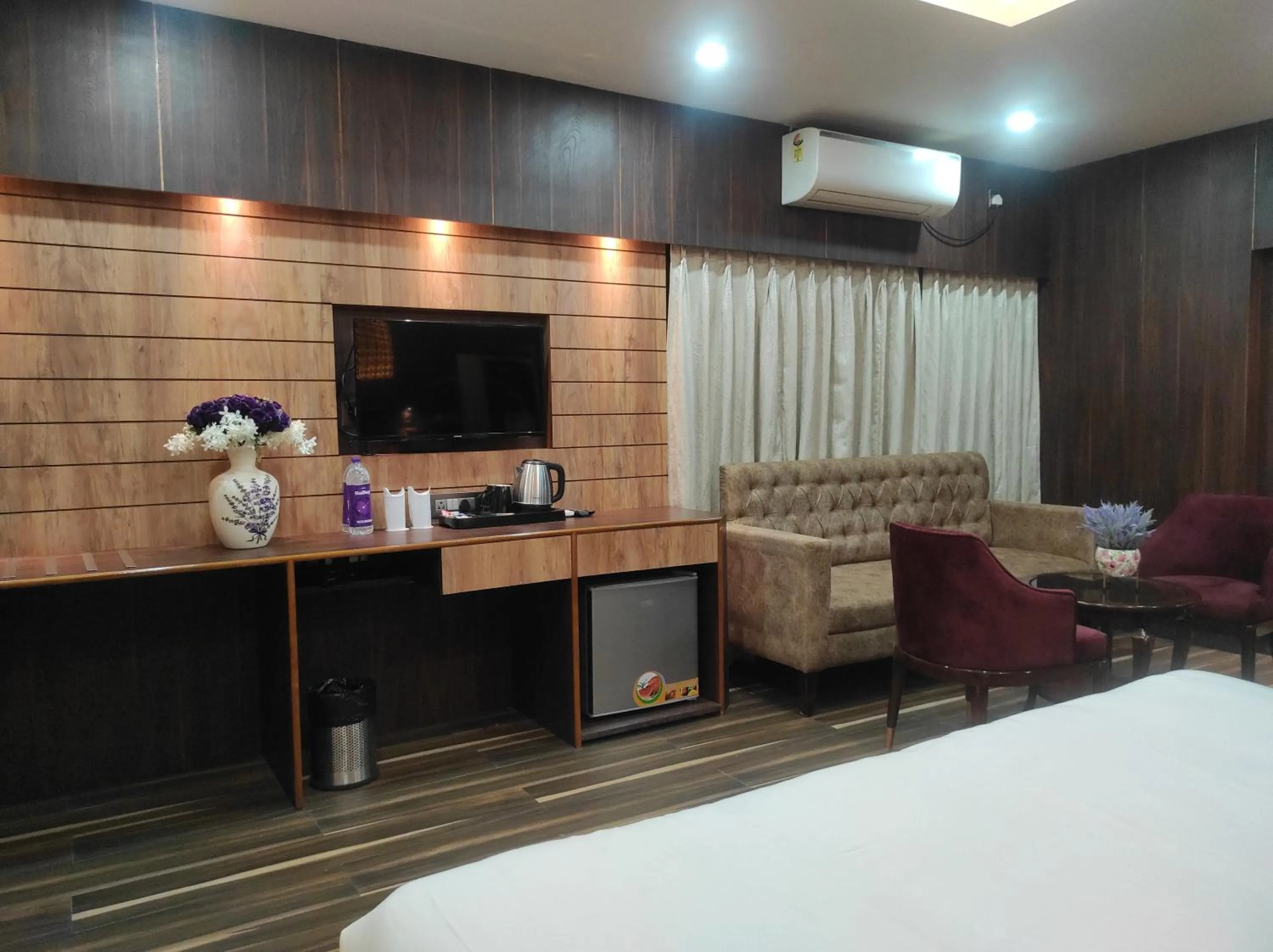 TV and multimedia, Bed in Hotel Aavas Inn