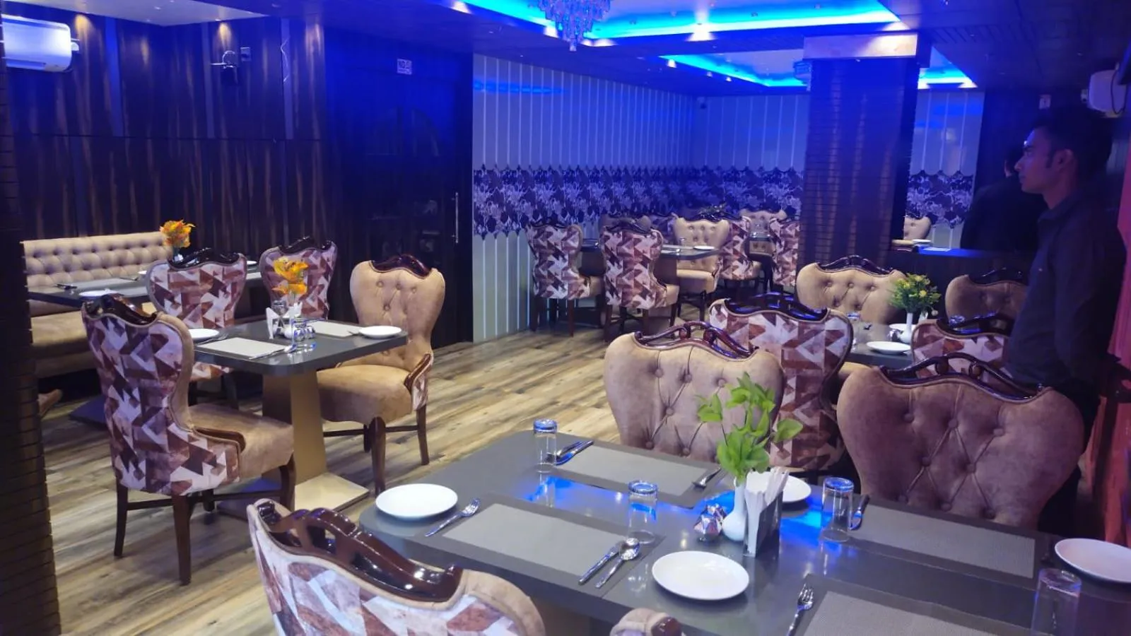 Restaurant/places to eat in Hotel Aavas Inn