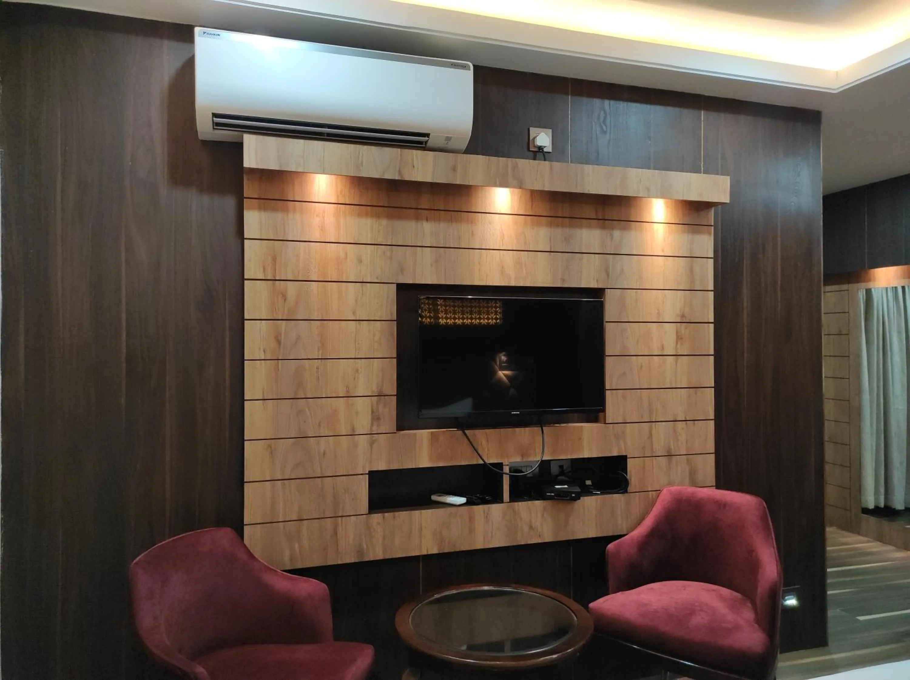 TV and multimedia in Hotel Aavas Inn