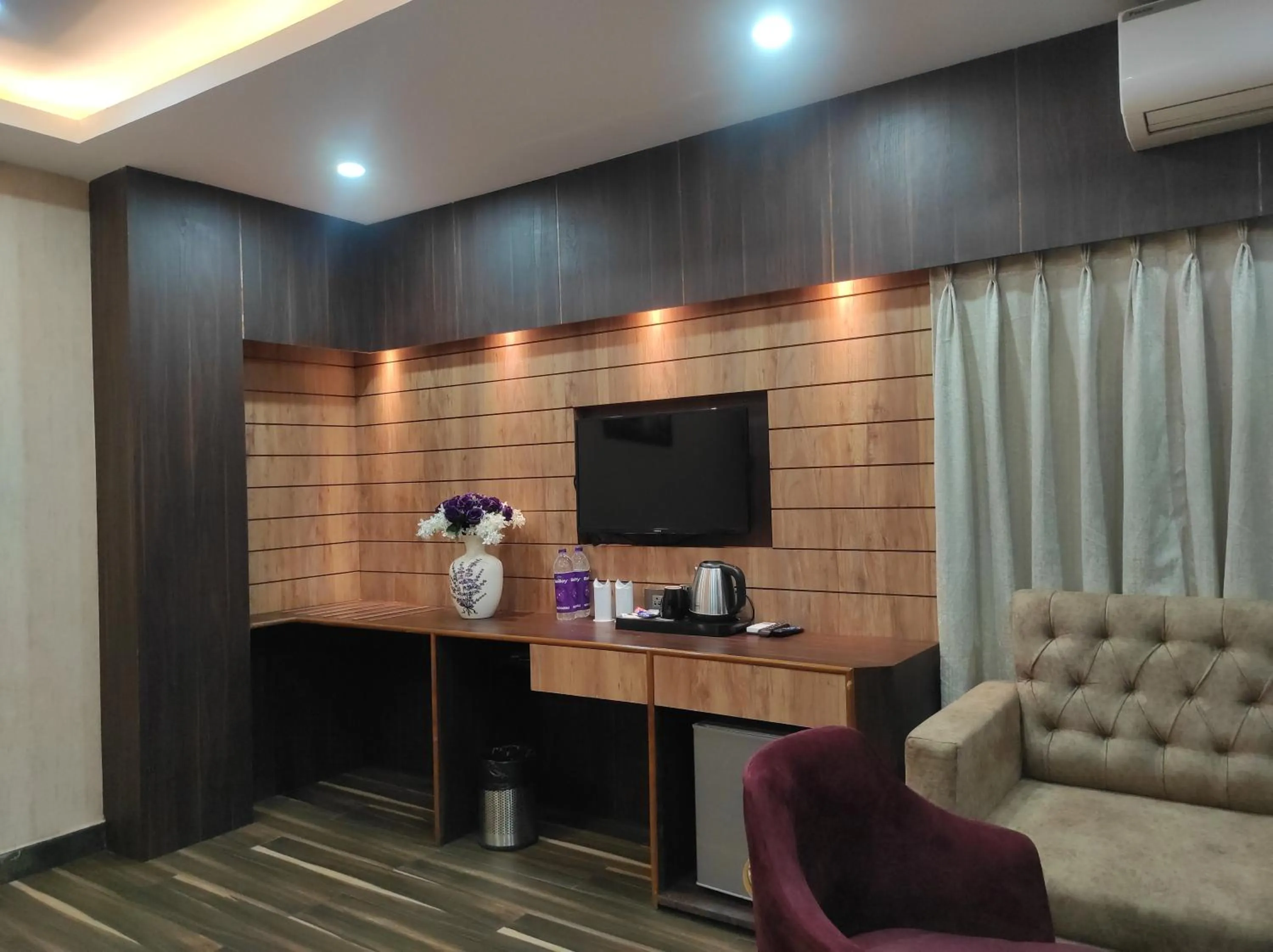 TV and multimedia in Hotel Aavas Inn