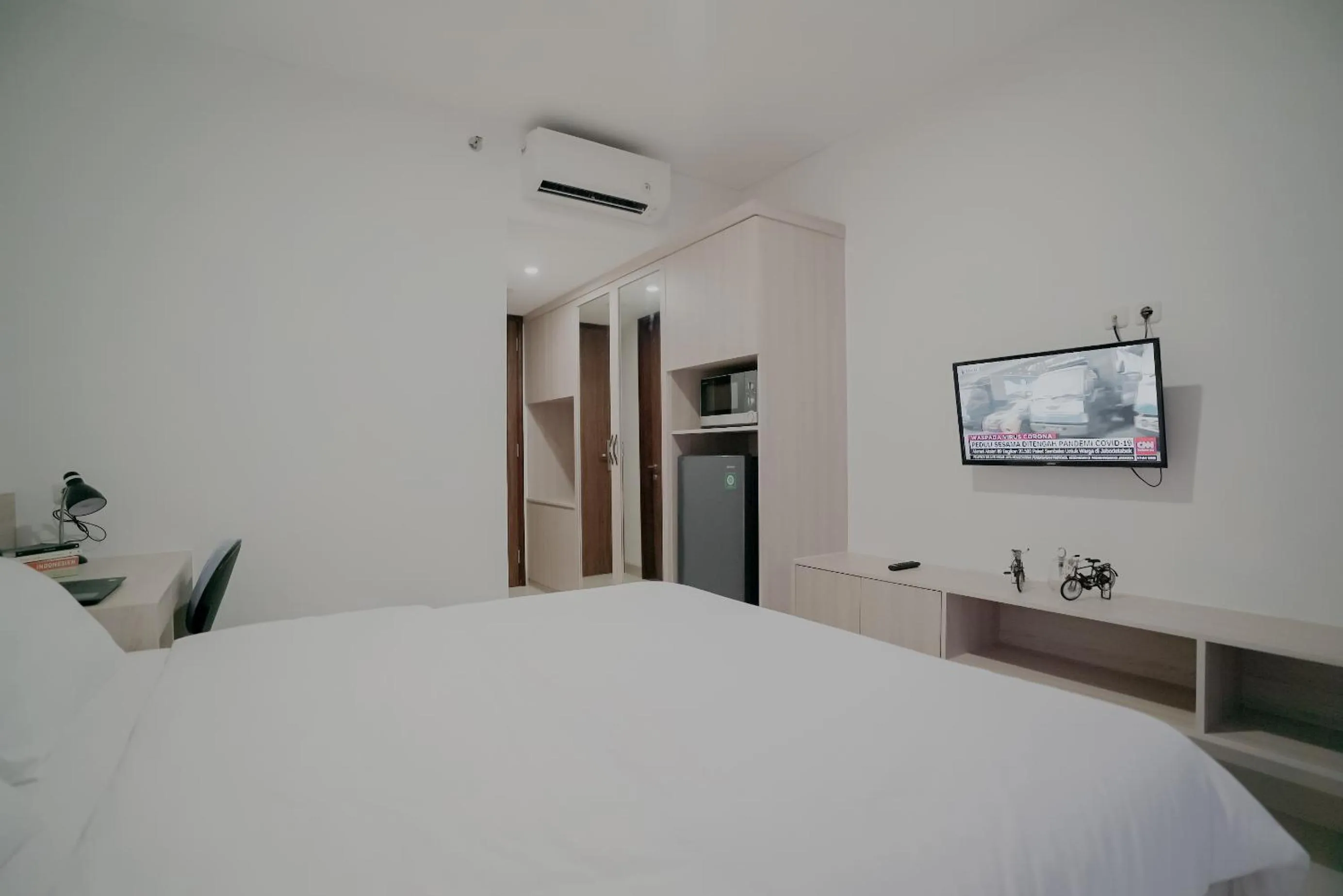 Photo of the whole room, Bed in Mendjangan Mansion