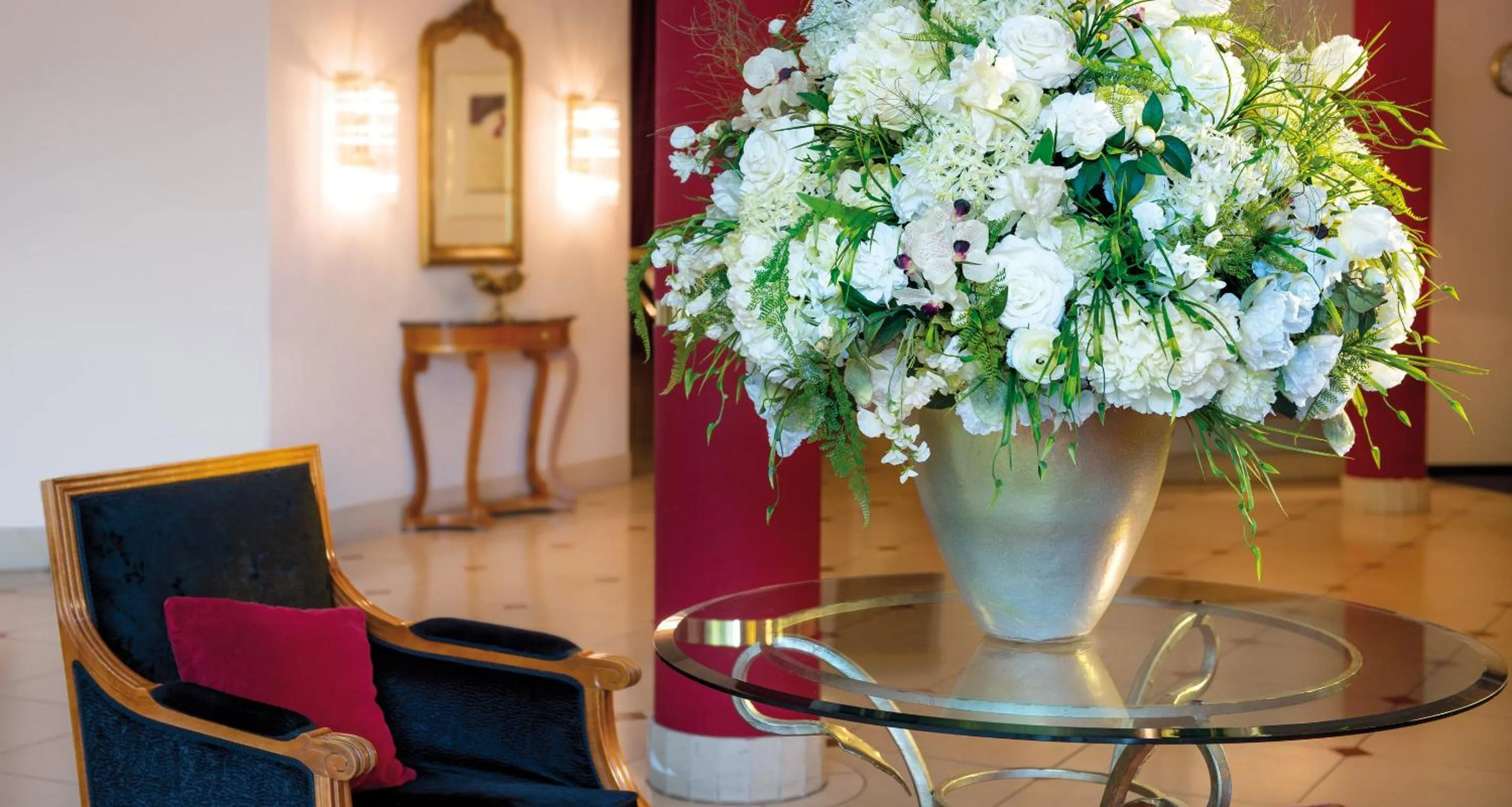 Lobby or reception in Victor's Residenz-Hotel Saarbrücken