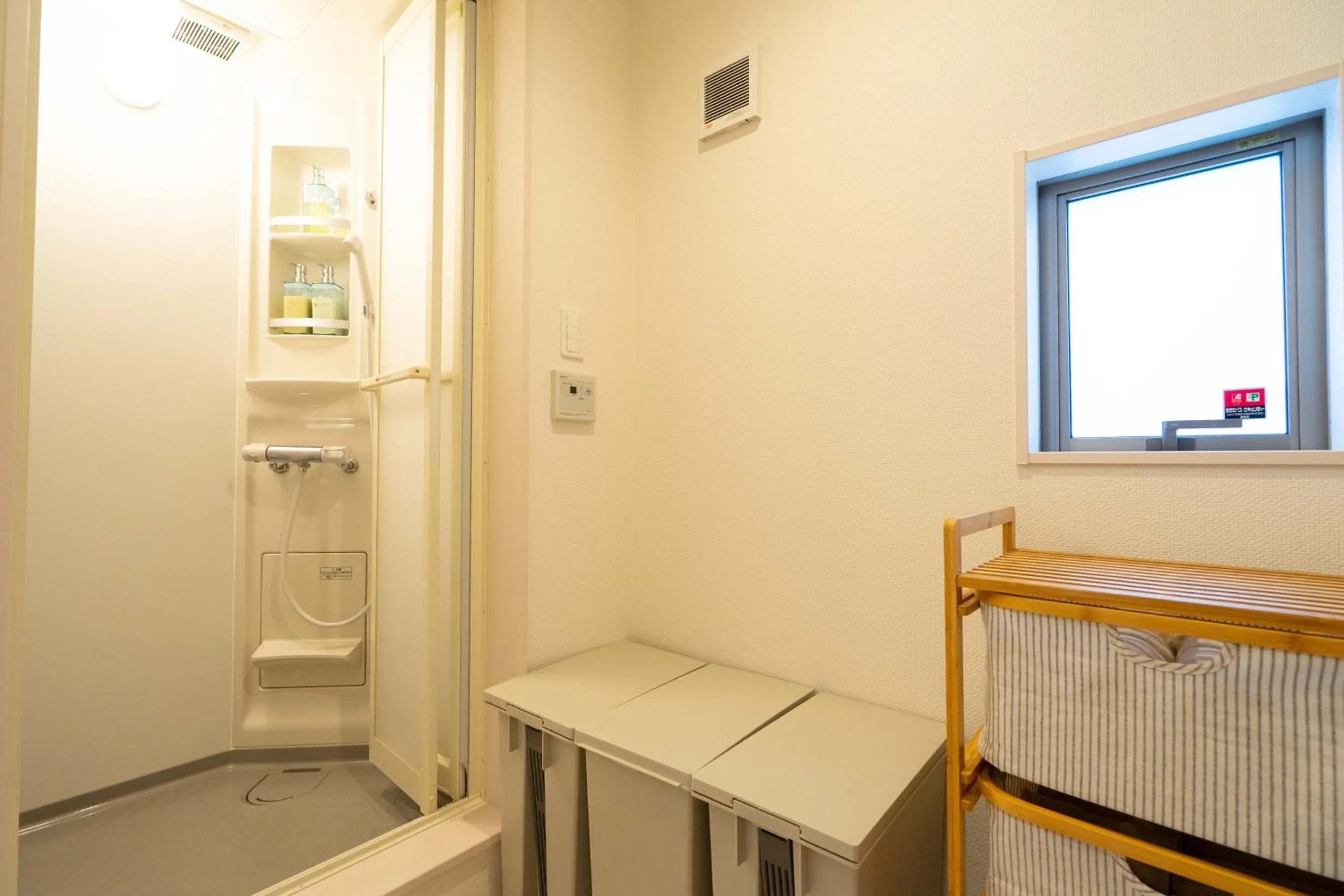 Shower in OKINAWA BEACH HOUSE Golden Drop S