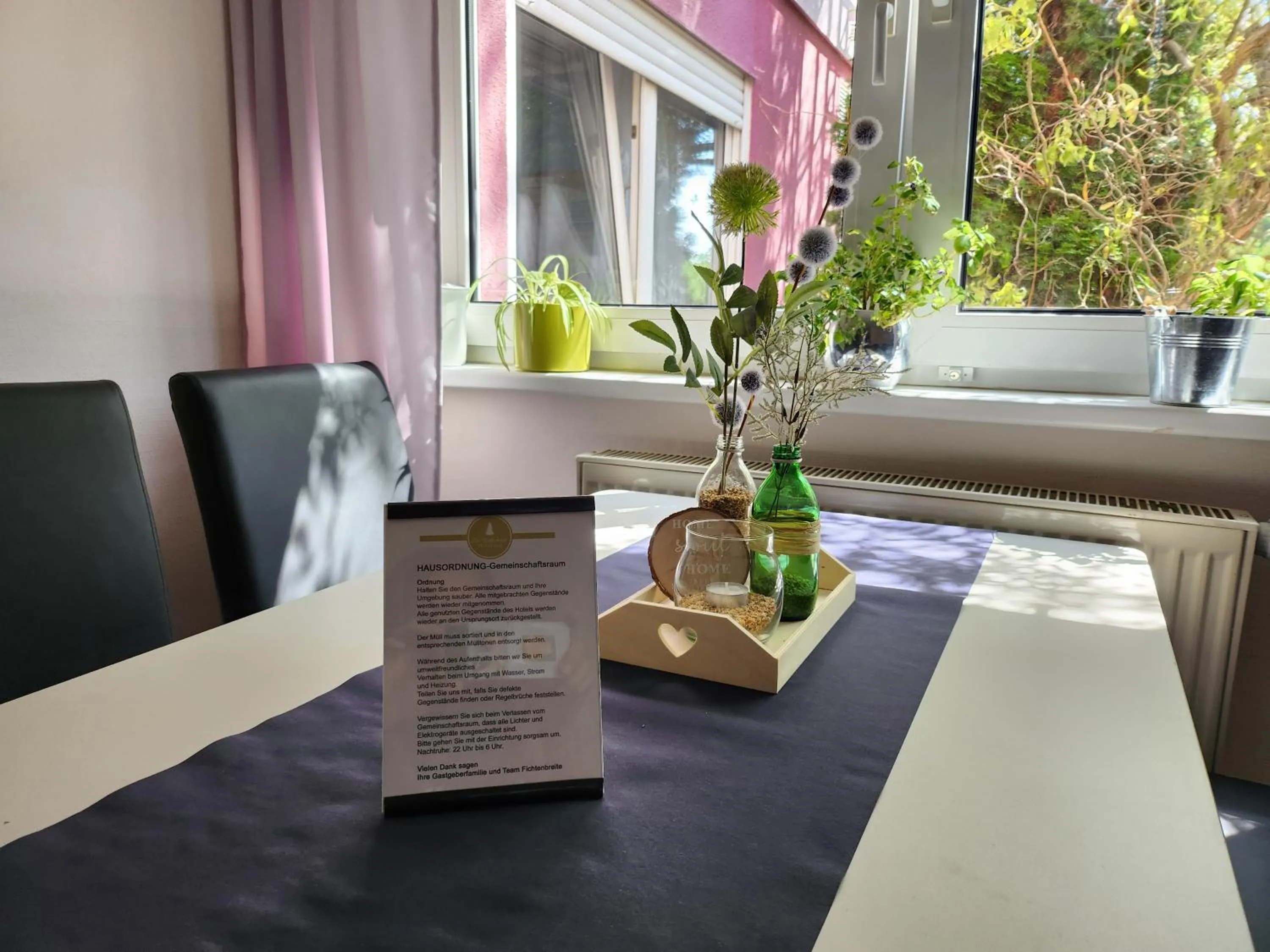 Communal lounge/ TV room in Hotel Zur Fichtenbreite -Garni-