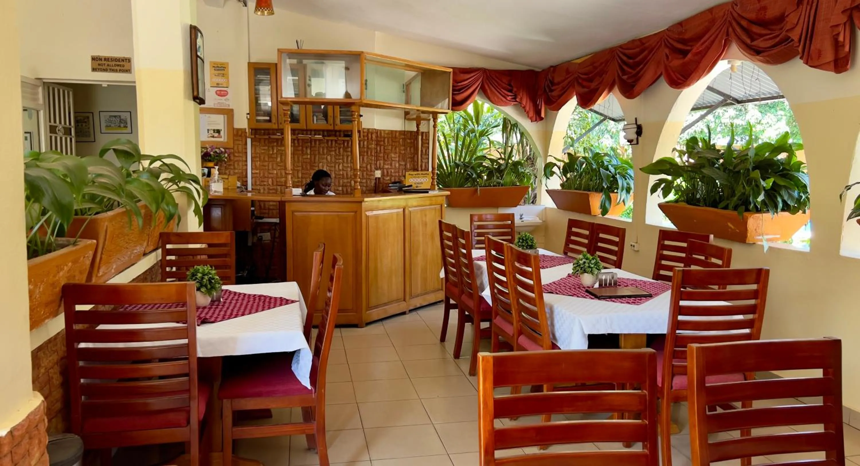 Restaurant/places to eat in Sunset Hotel Entebbe