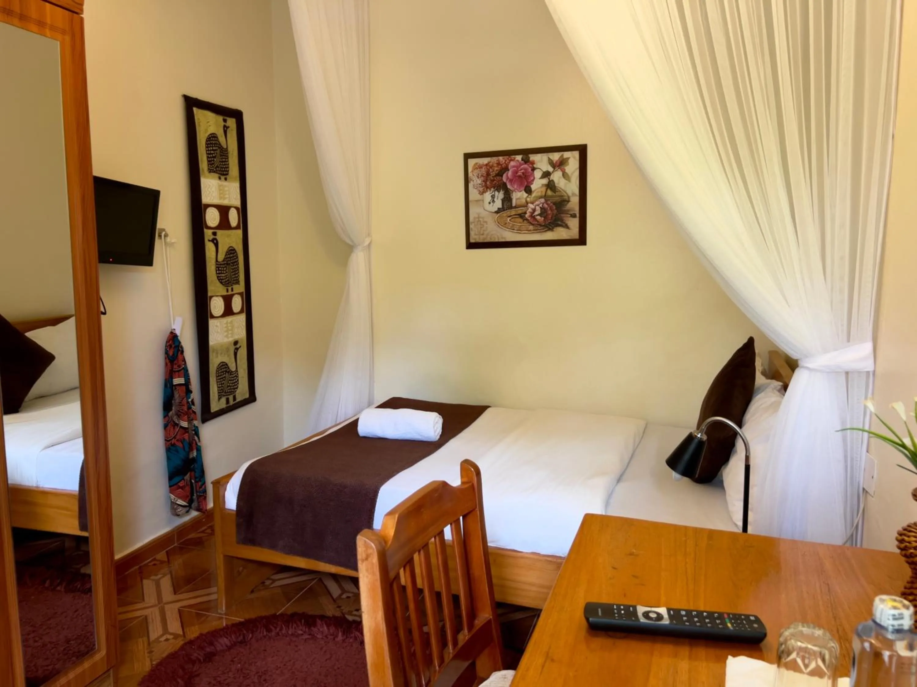 Photo of the whole room, Bed in Sunset Hotel Entebbe