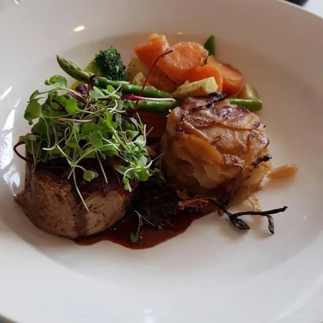 Food and drinks in Dunkerley's Hotel and Restaurant