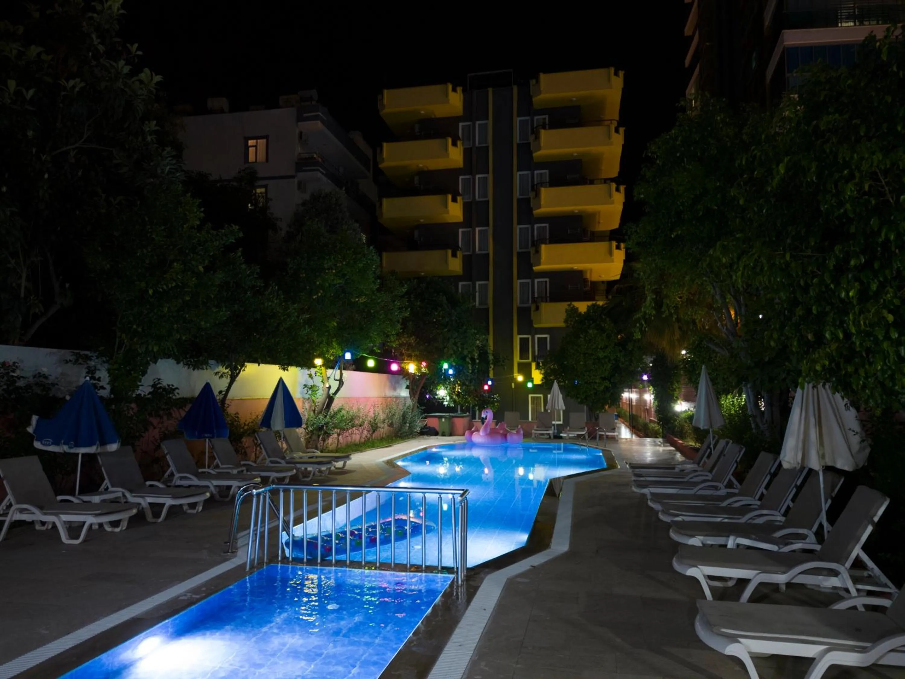 Night in Gold Twins Boutique Hotel