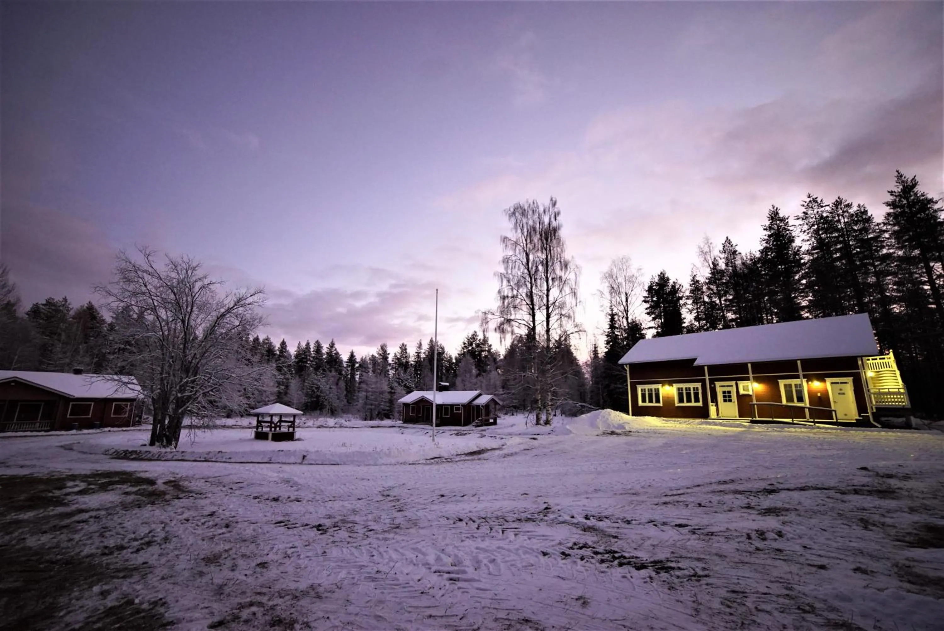 Property building in Old Pine Husky Lodge