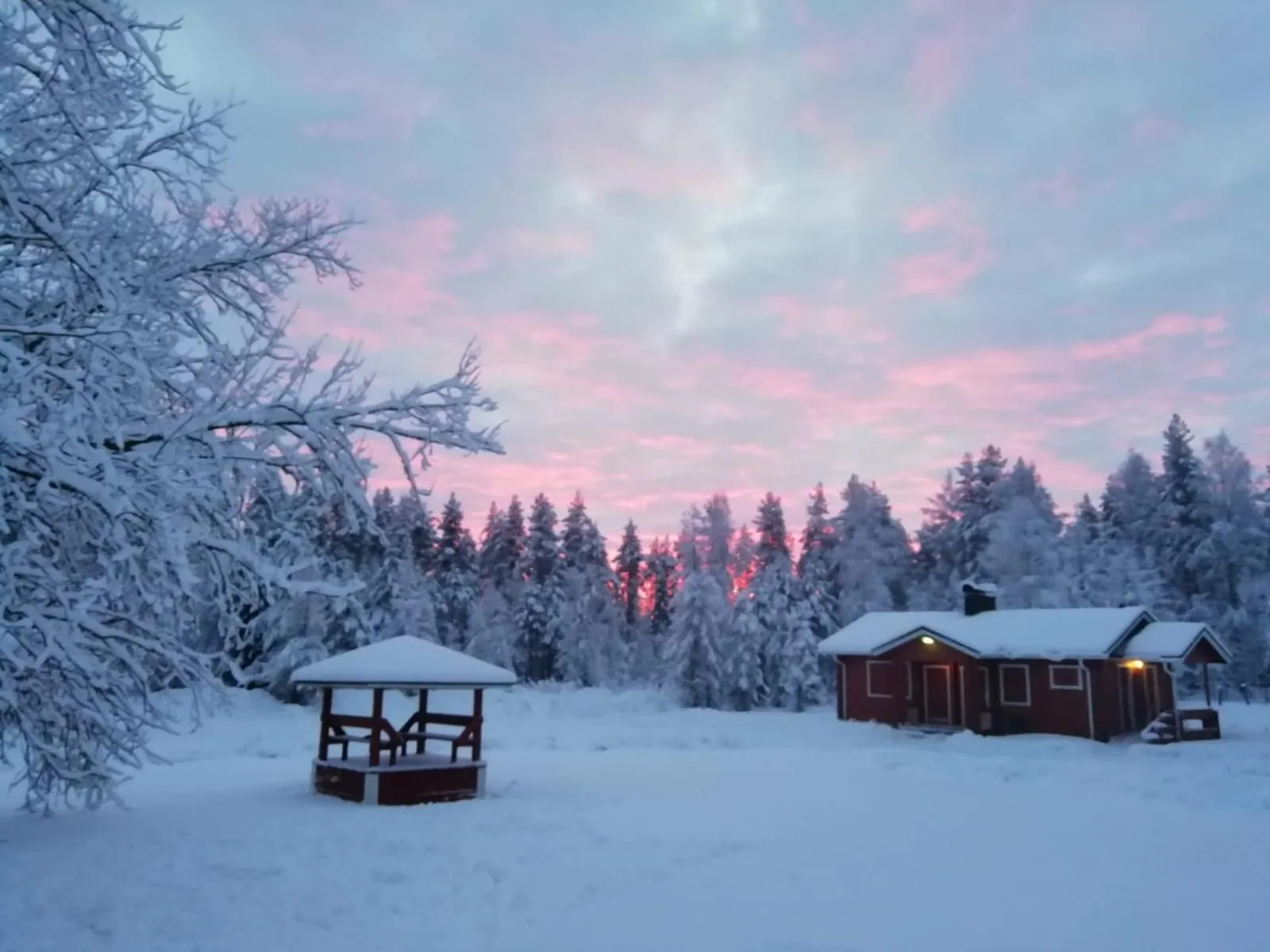 Sauna in Old Pine Husky Lodge