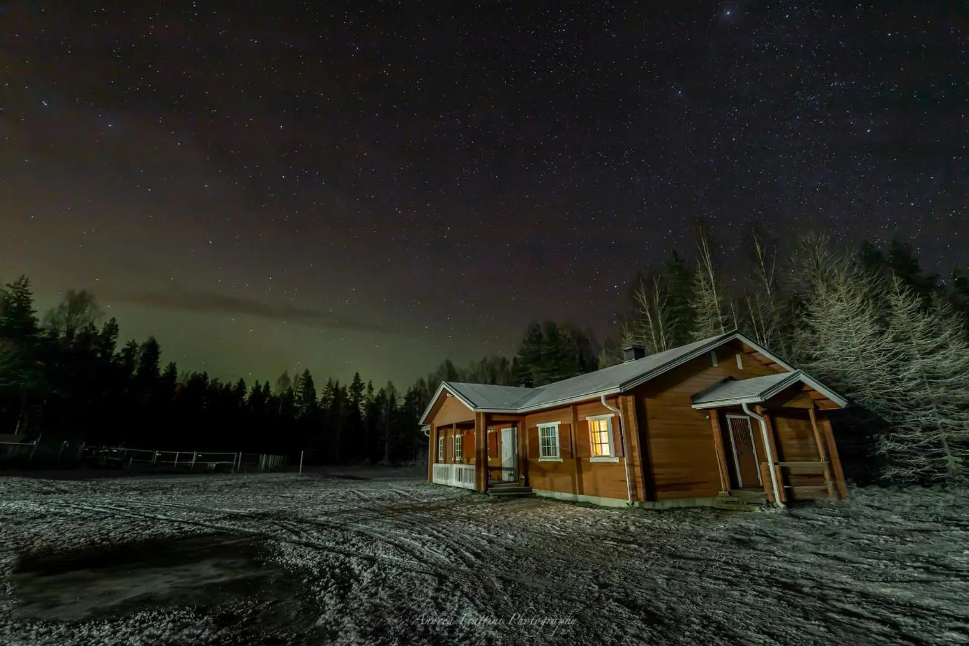 Old Pine Husky Lodge