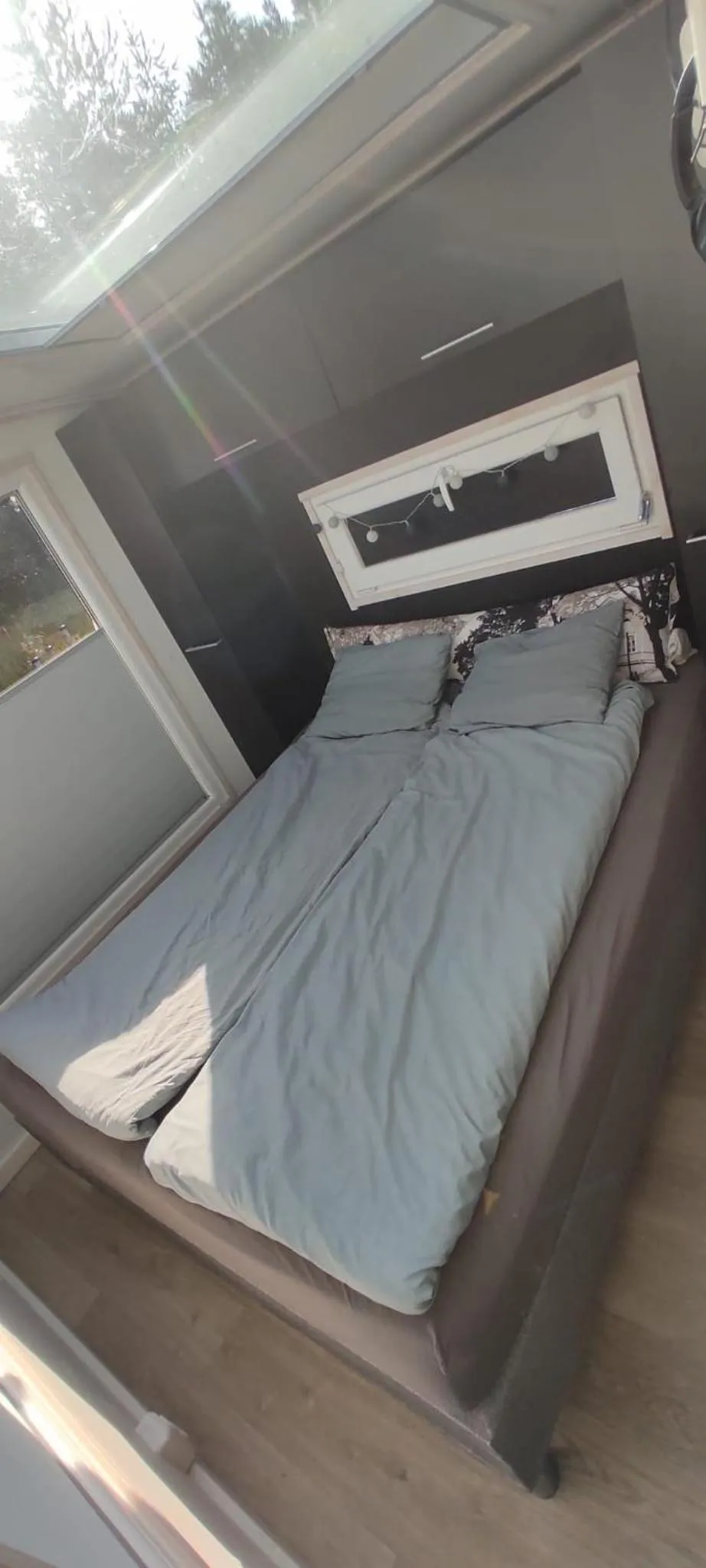 Bedroom, Bed in Old Pine Husky Lodge