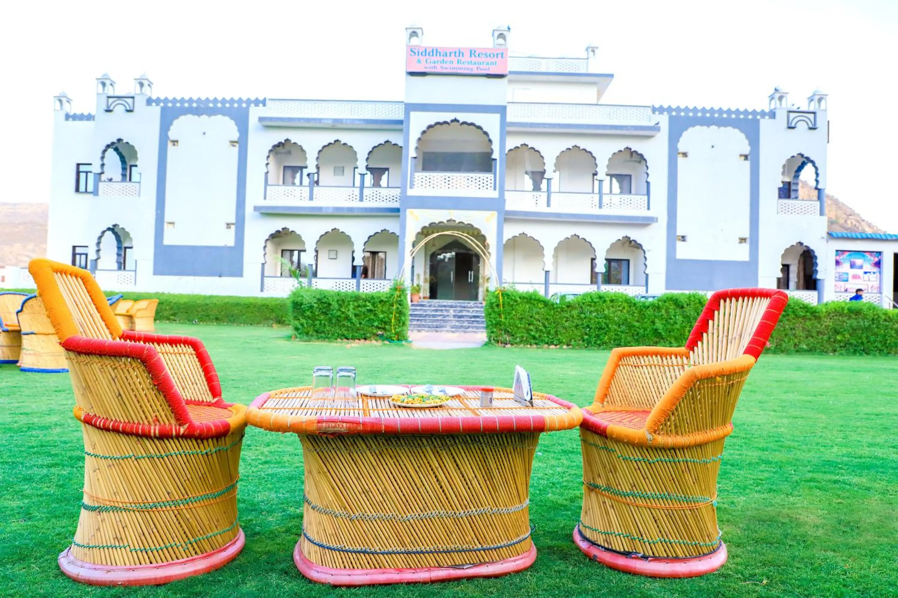 Siddarth Resort - Mountain View with Pool