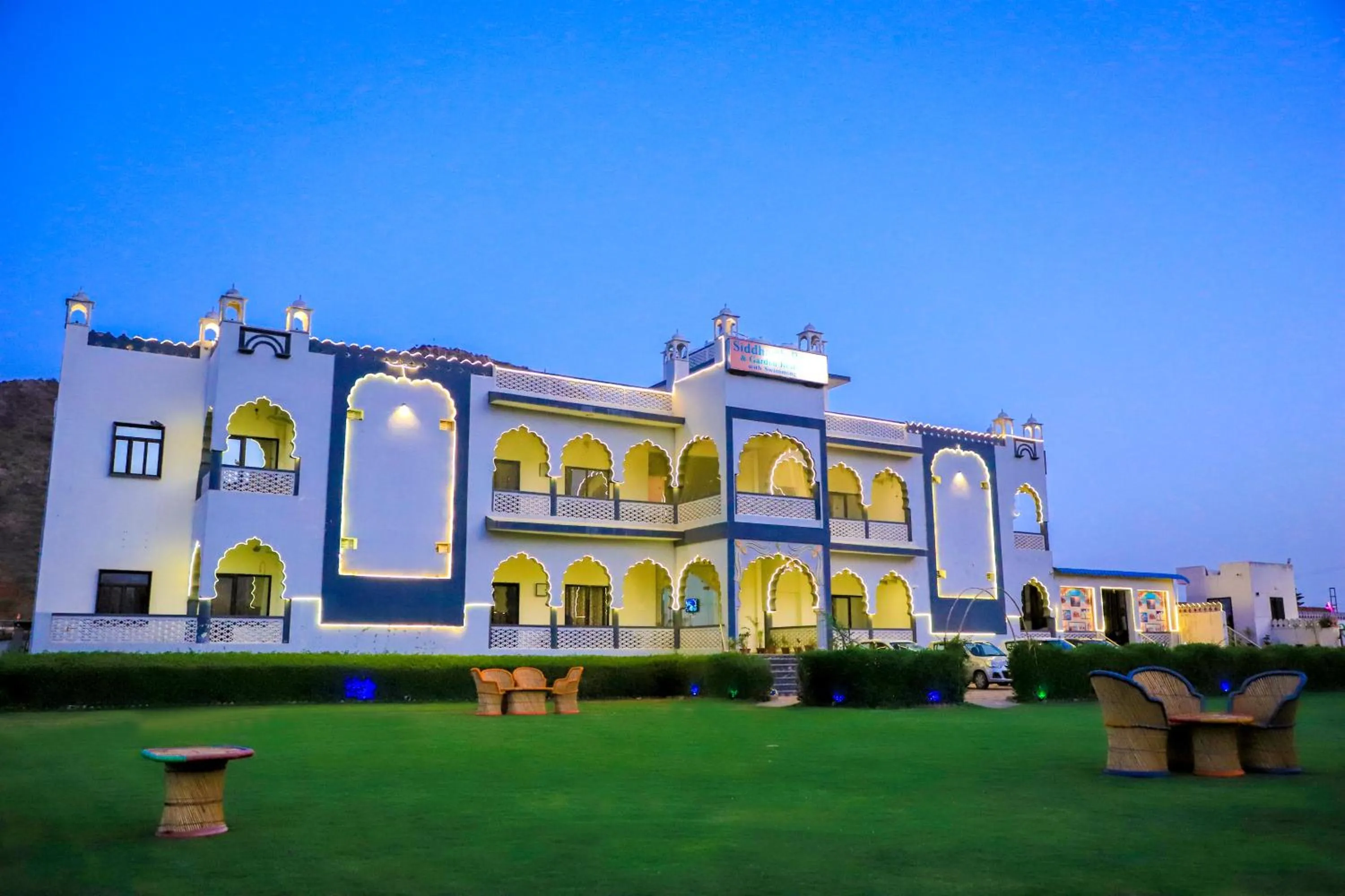 Siddarth Resort - Mountain View with Pool