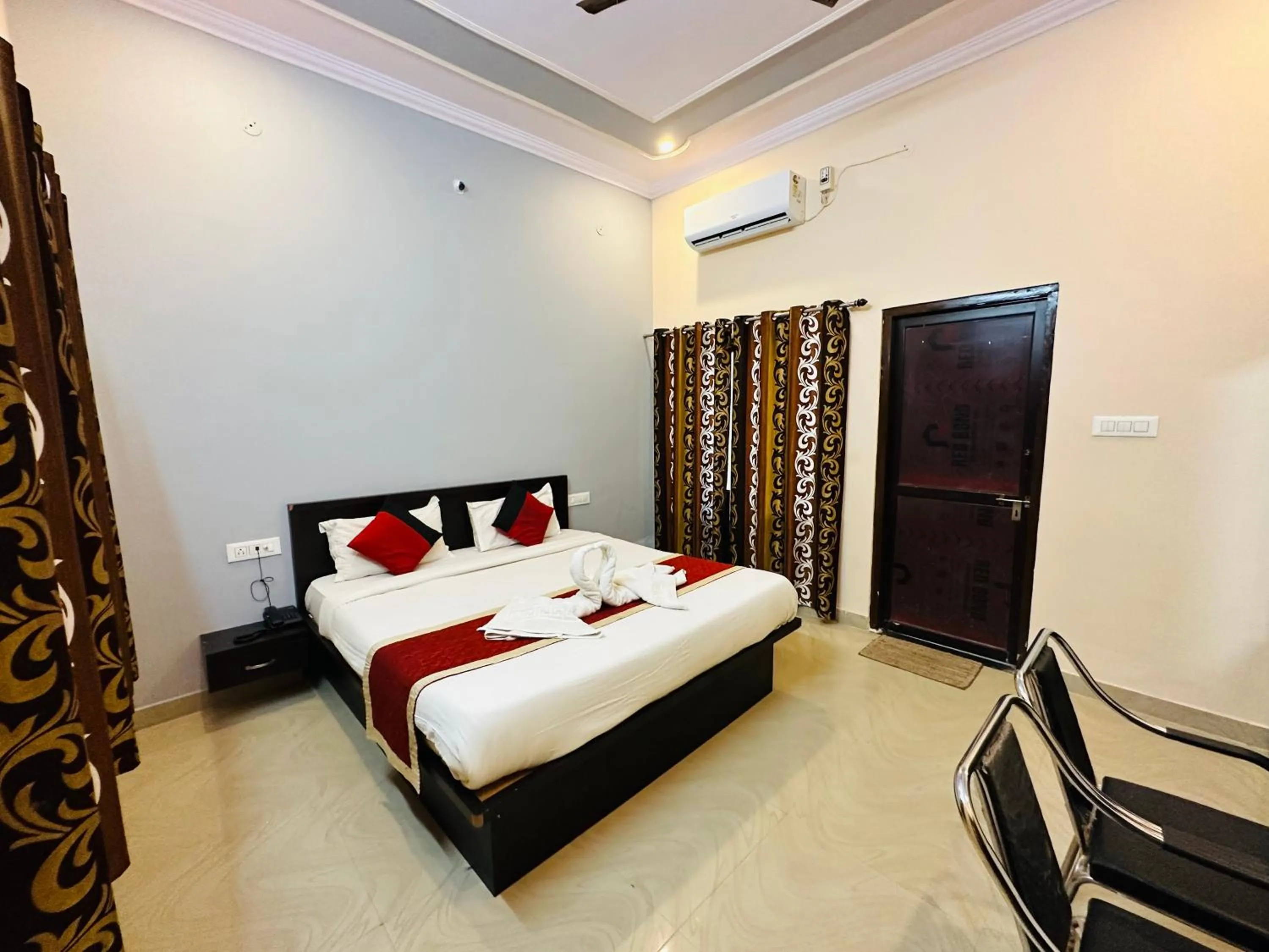 Siddarth Resort - Mountain View with Pool