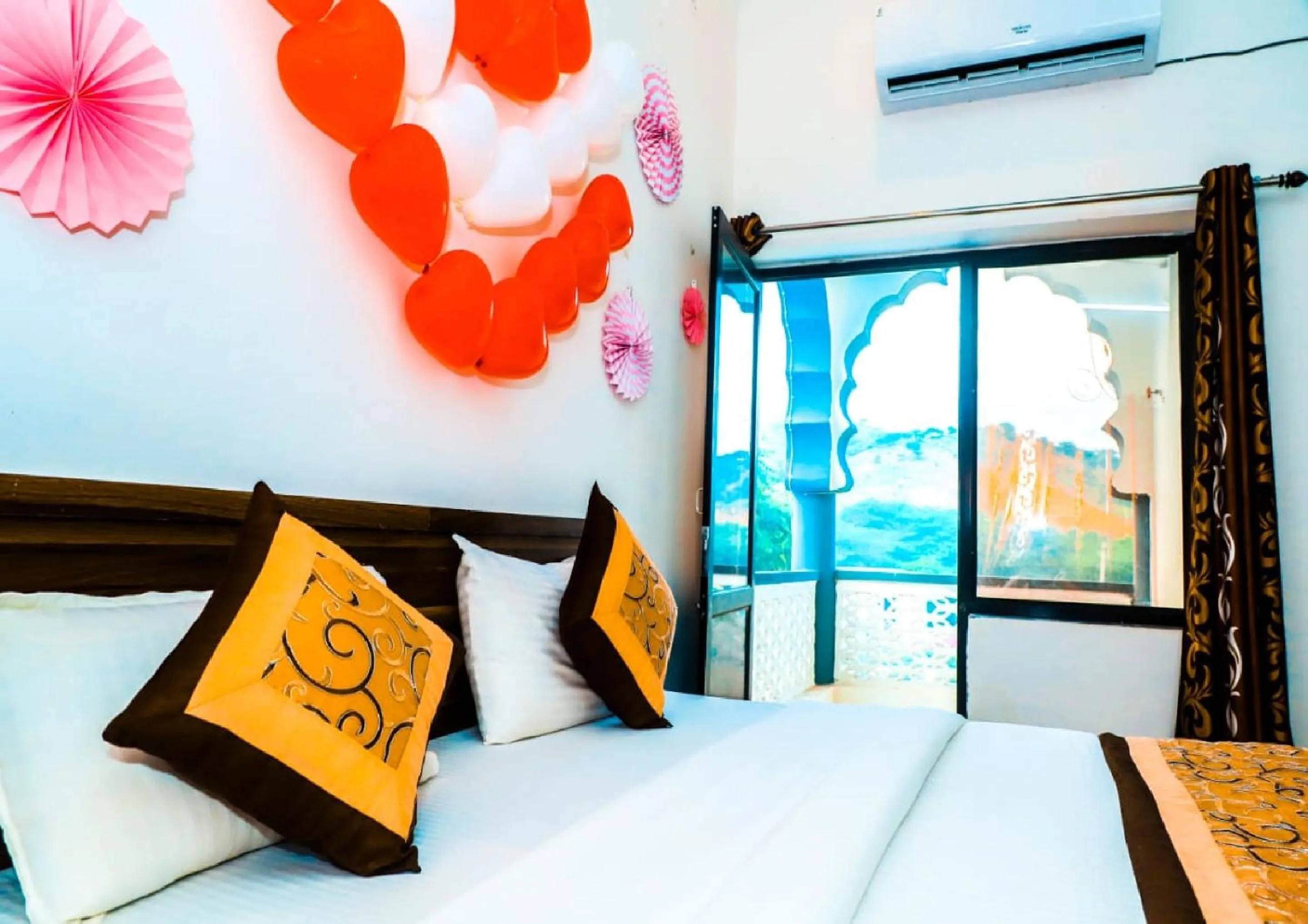 Bed in Siddarth Resort - Mountain View with Pool