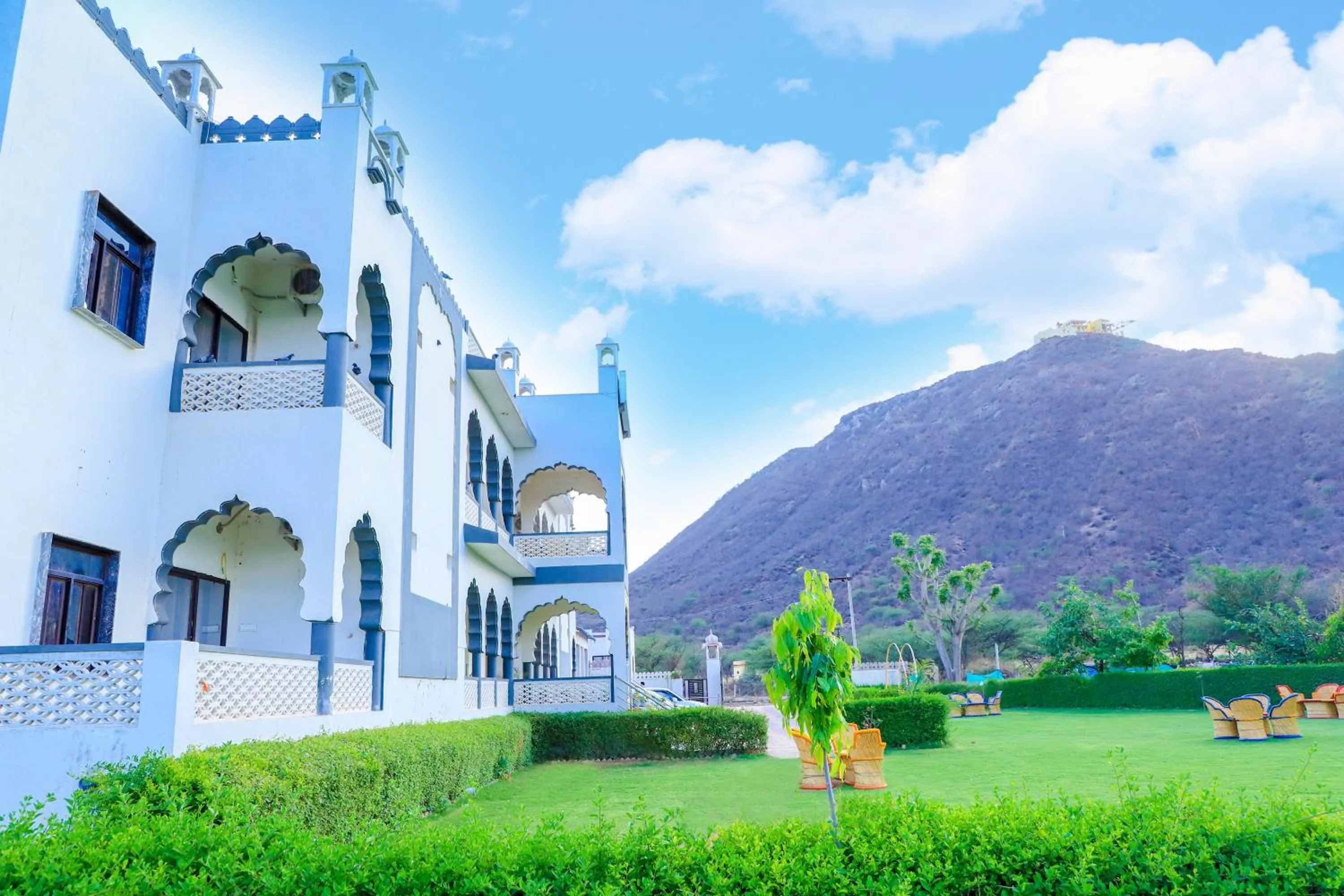 Siddarth Resort - Mountain View with Pool