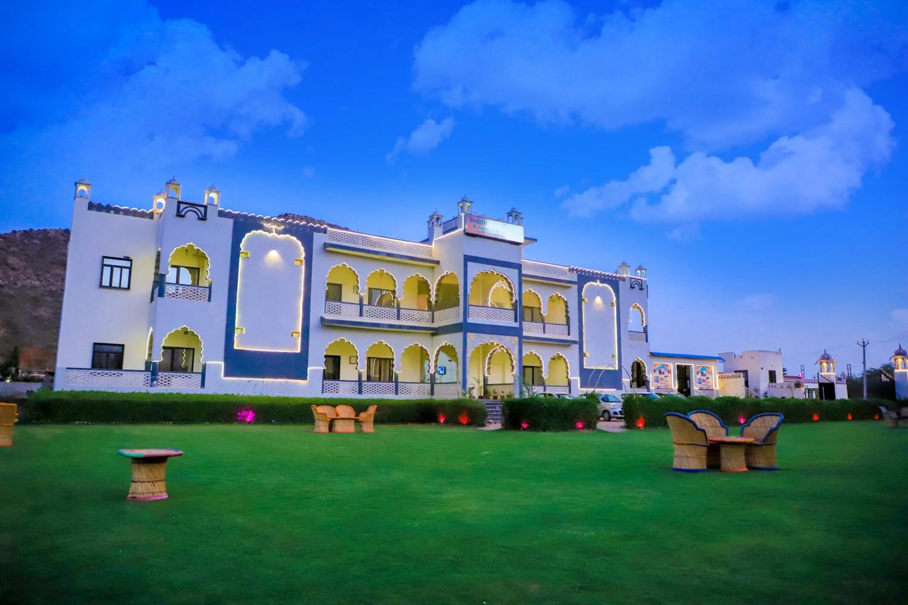 Siddarth Resort - Mountain View with Pool