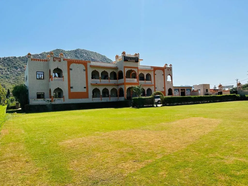 Siddarth Resort - Mountain View with Pool