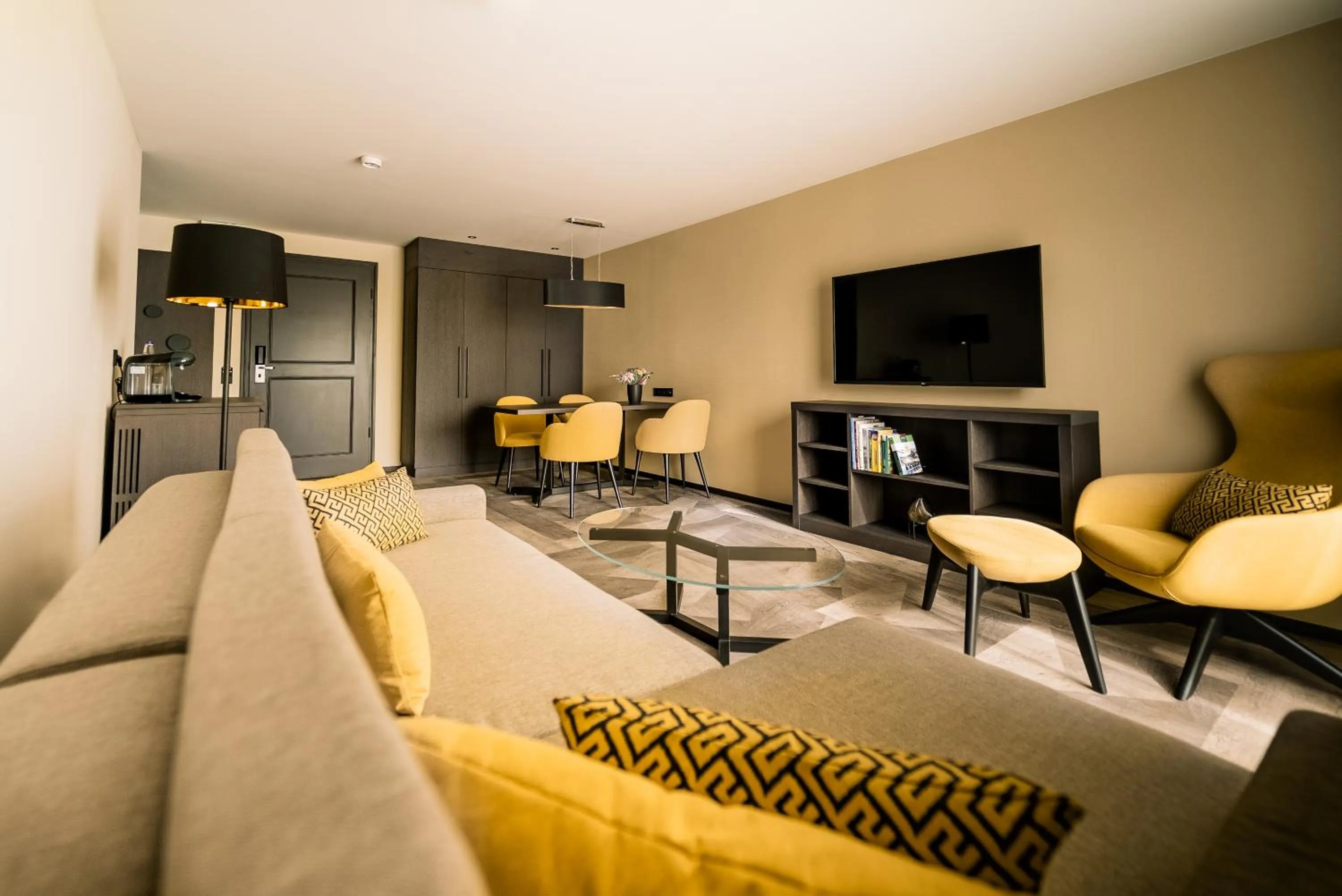 TV and multimedia in COURT HOTEL