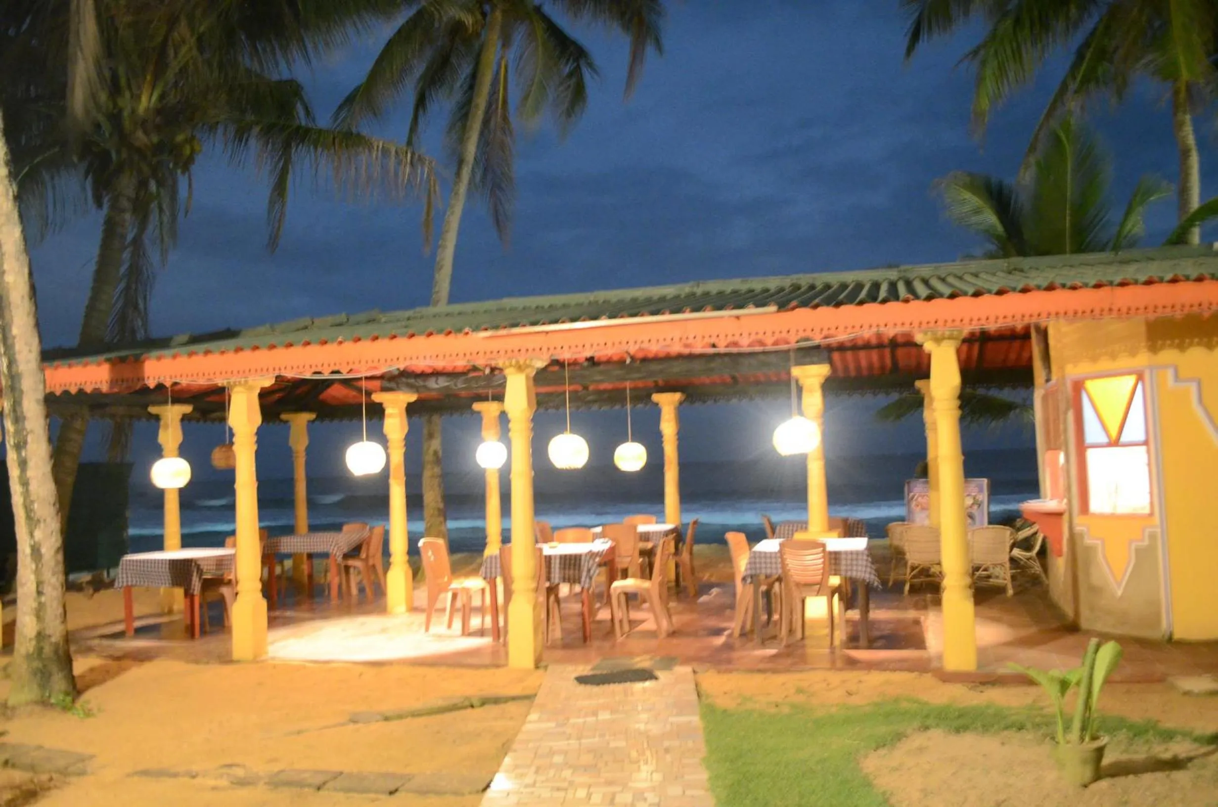 Restaurant/places to eat in Hotel Paradiso