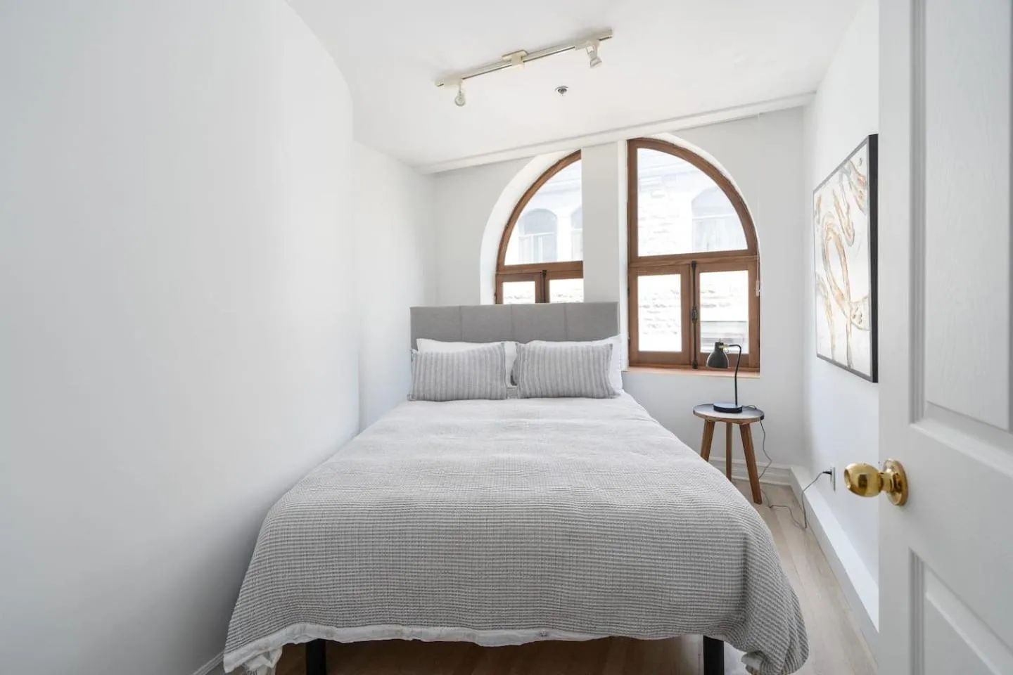 Bed in Le Nomade MTL