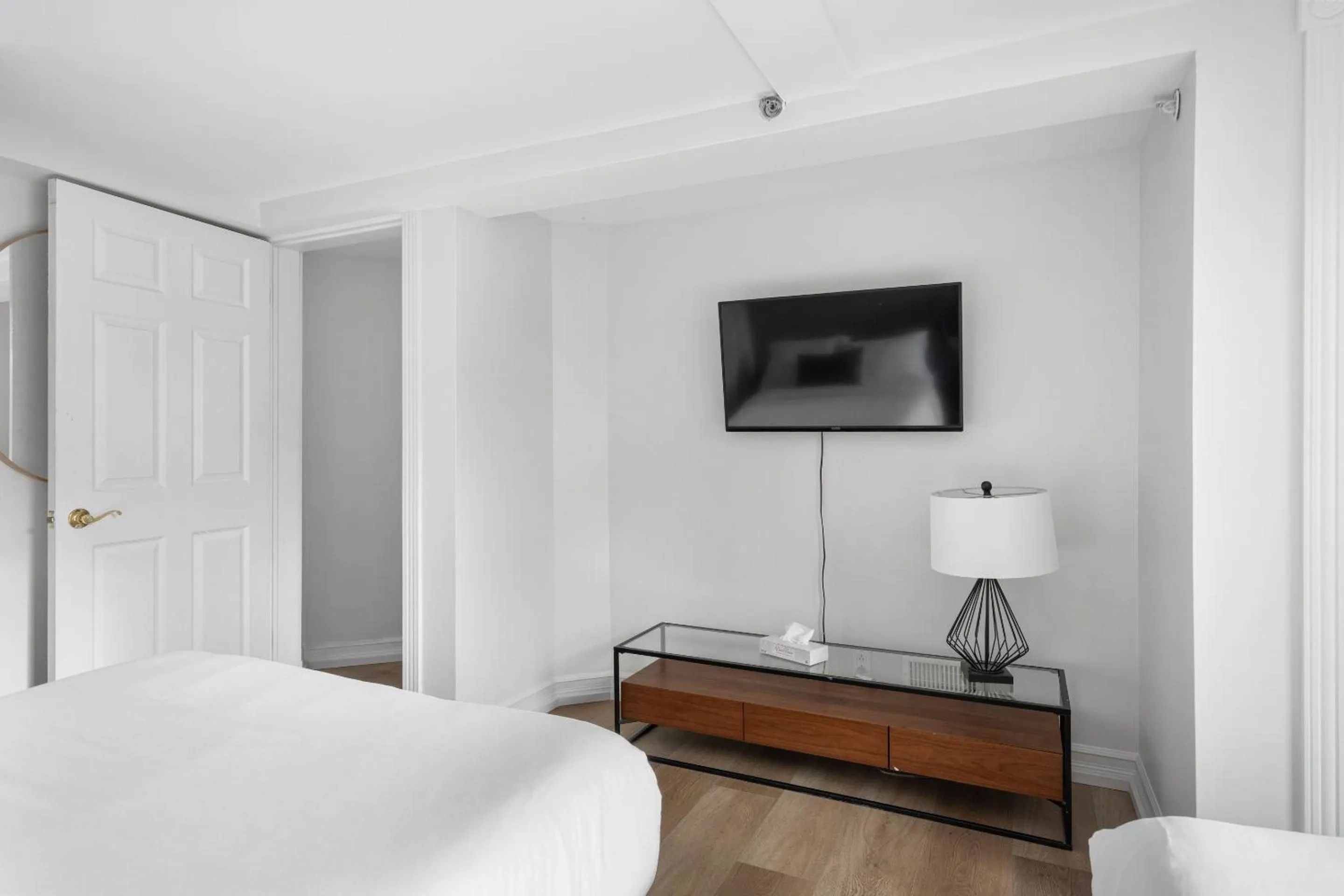 Bed in Le Nomade MTL