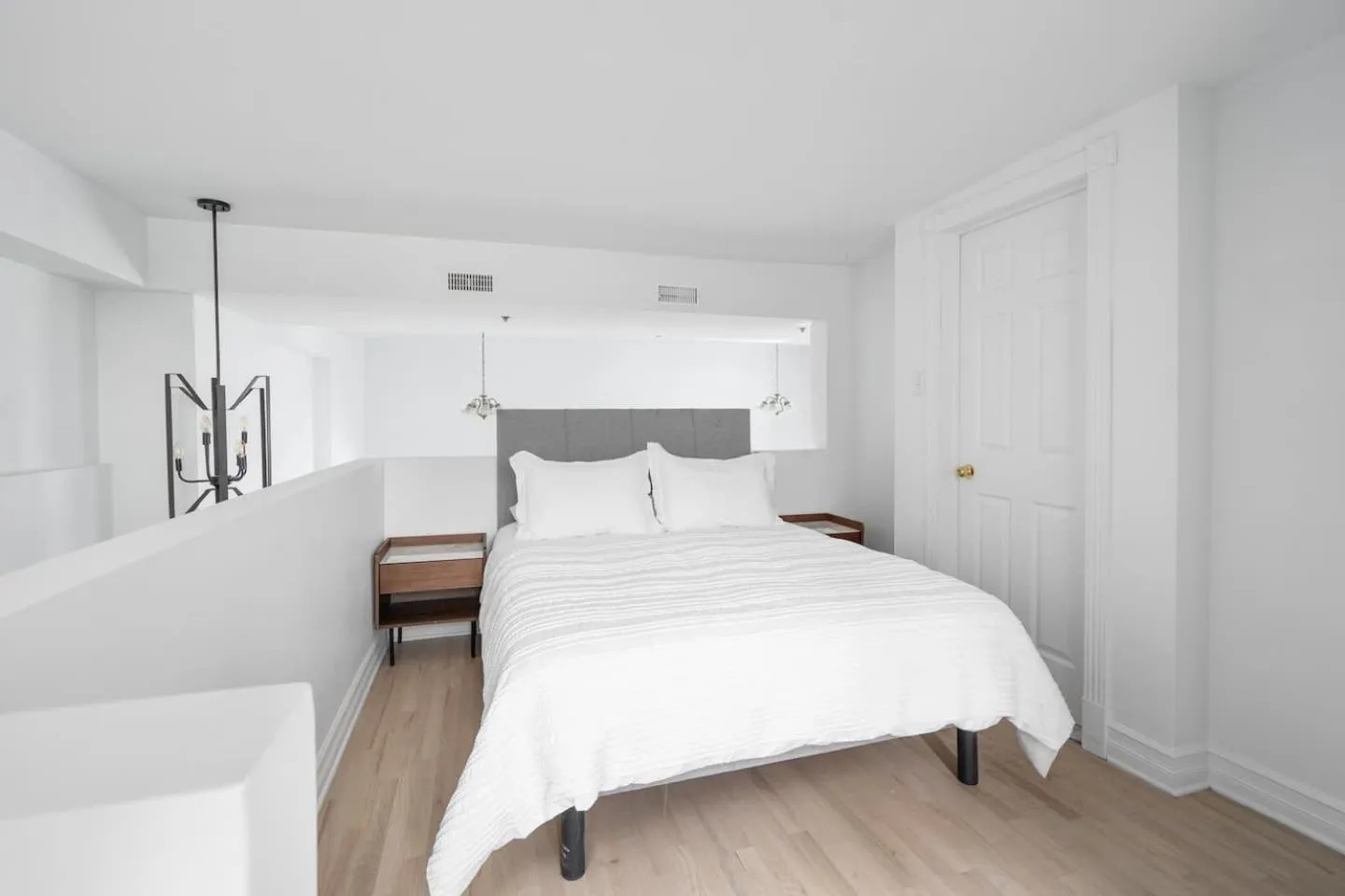 Bed in Le Nomade MTL