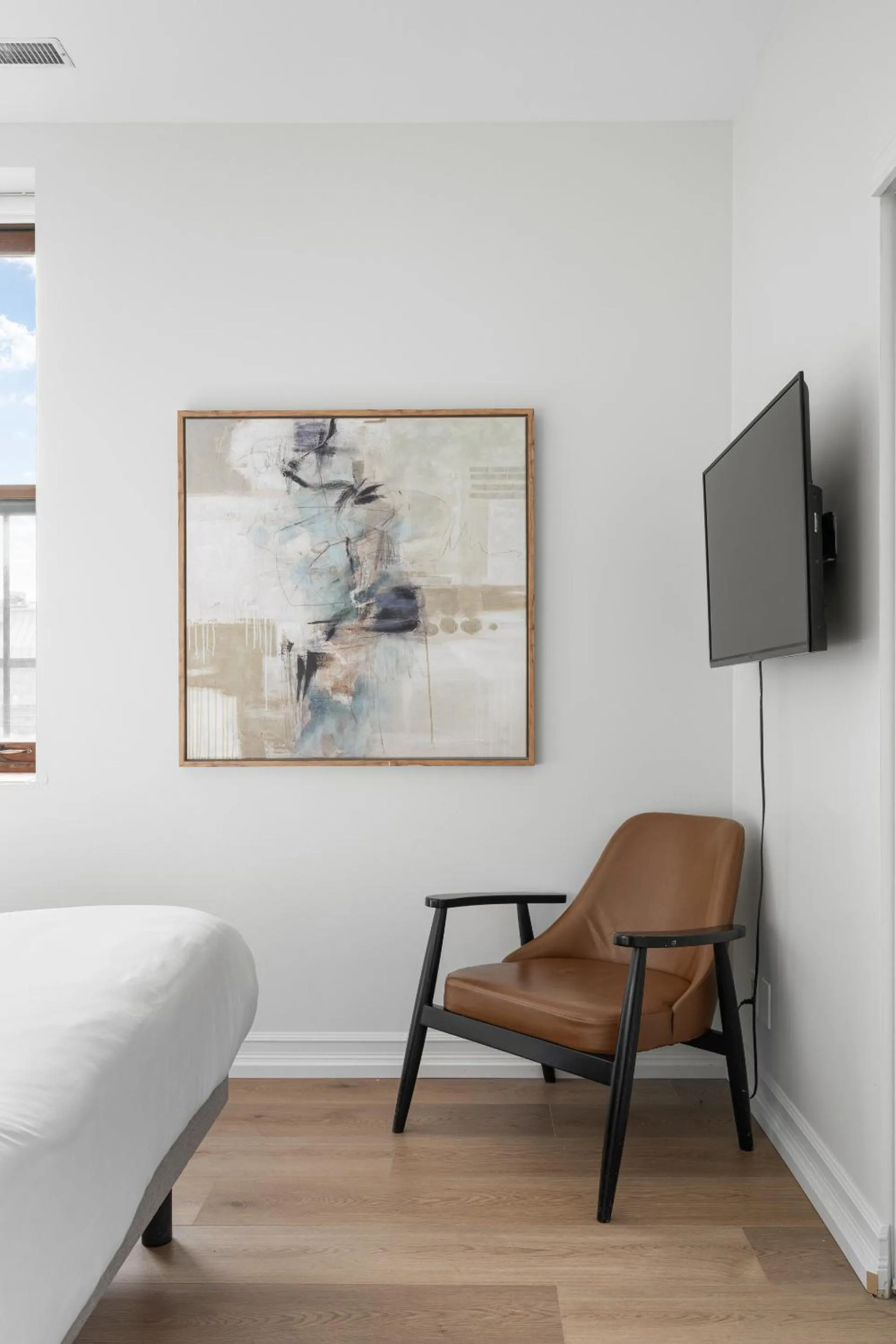 Bed in Le Nomade MTL