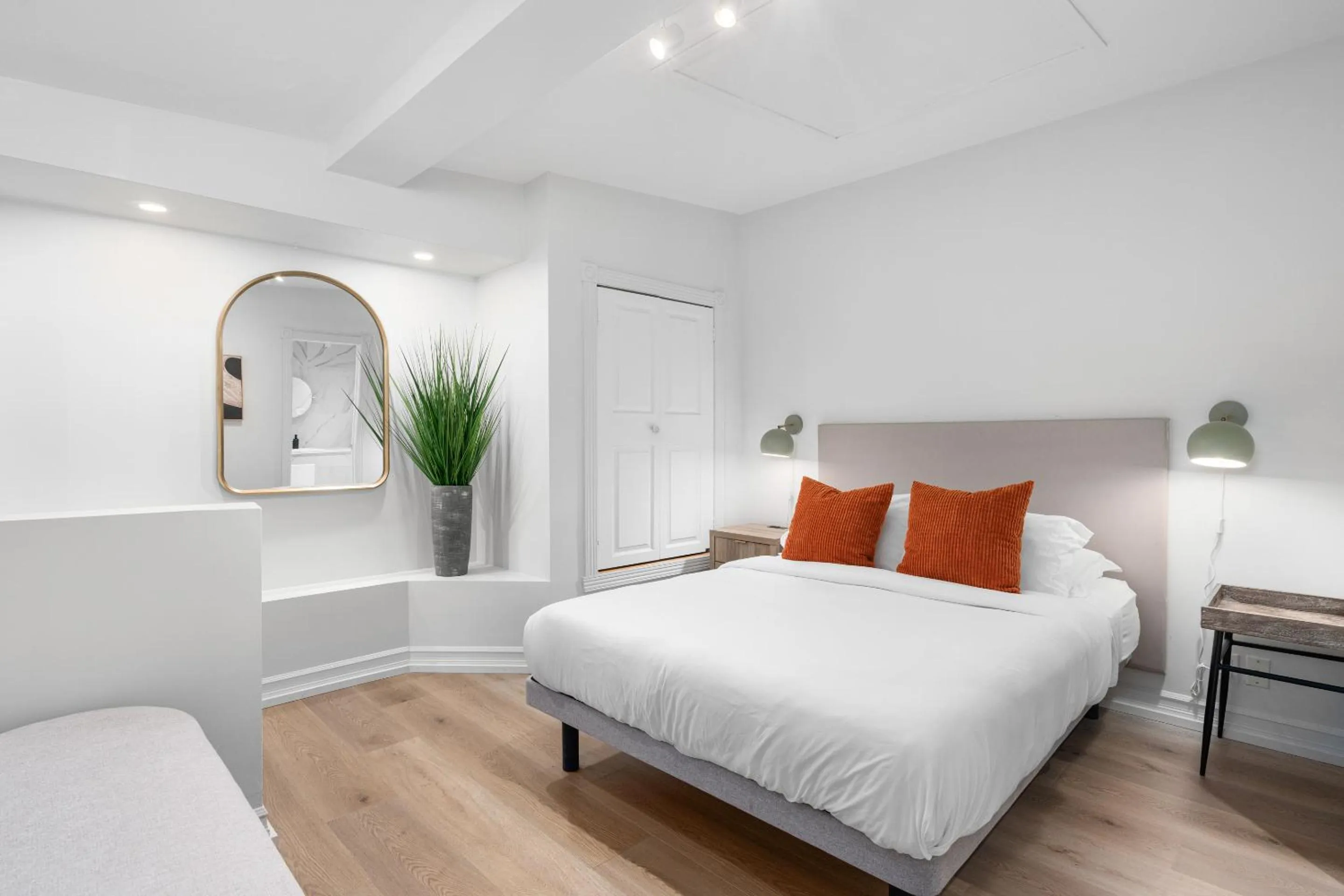 Bed in Le Nomade MTL