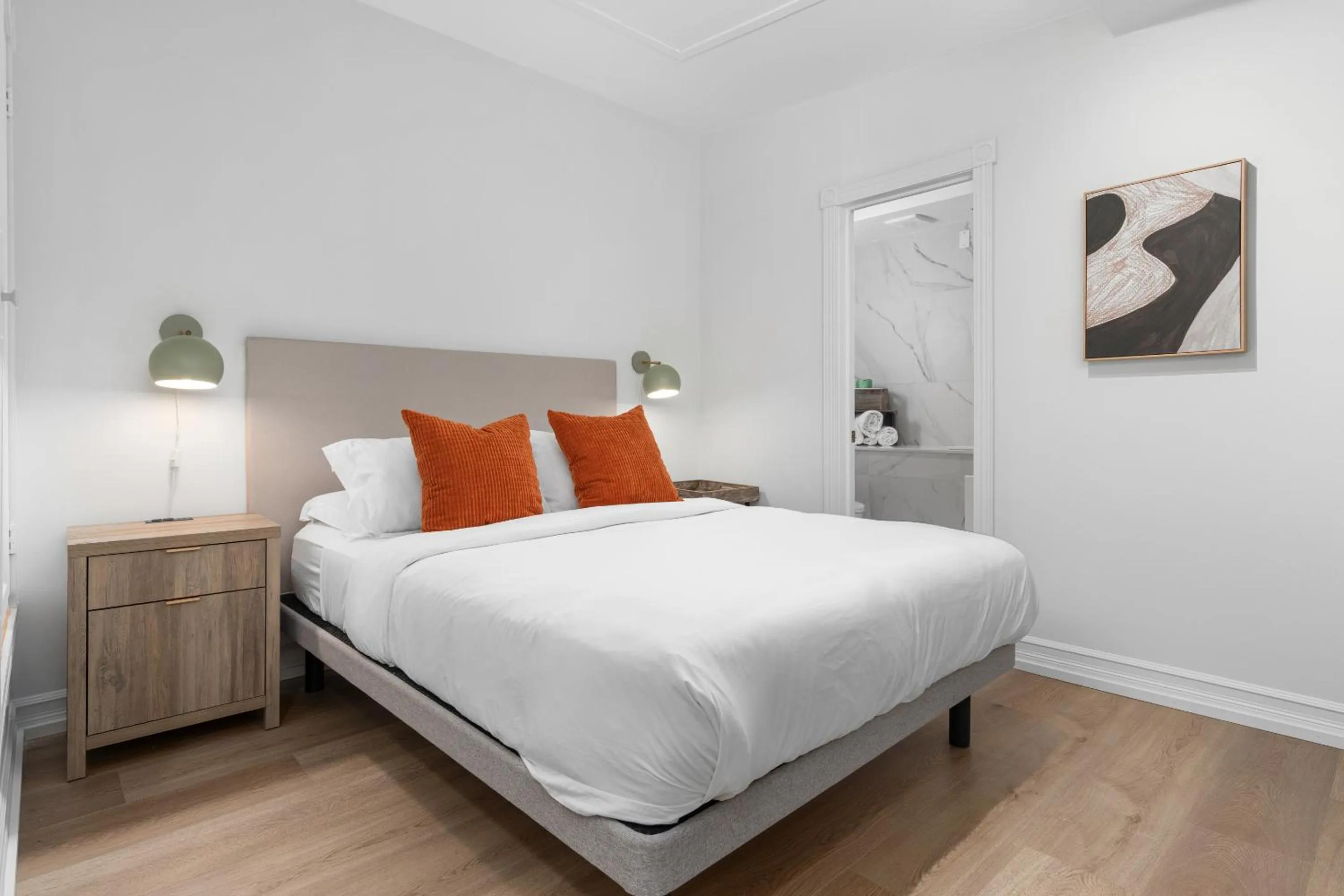 Bed in Le Nomade MTL