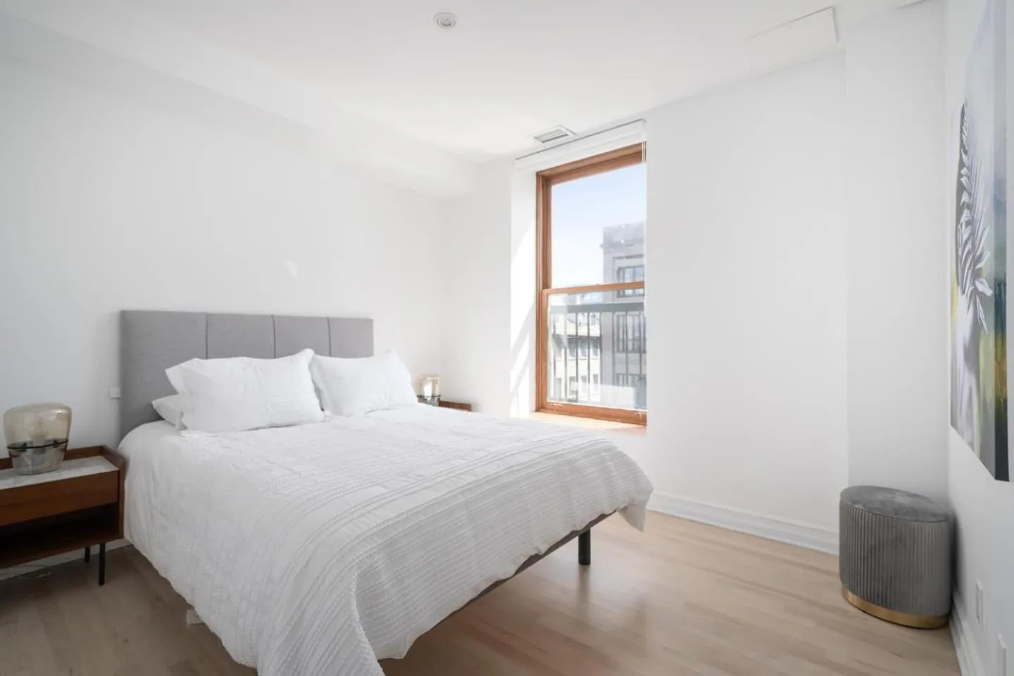 Bed in Le Nomade MTL