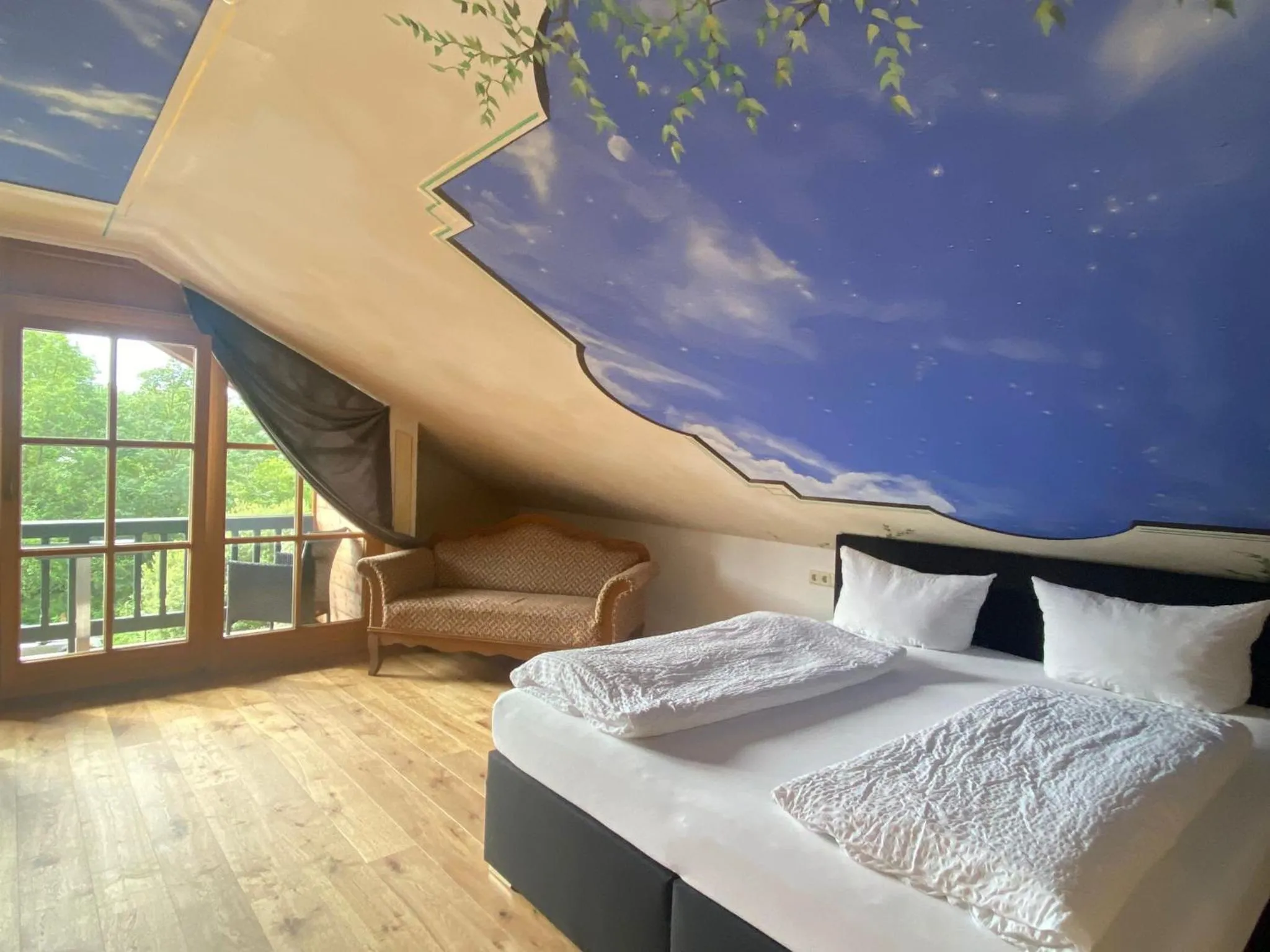 Bed in Hotel zum Maximilian