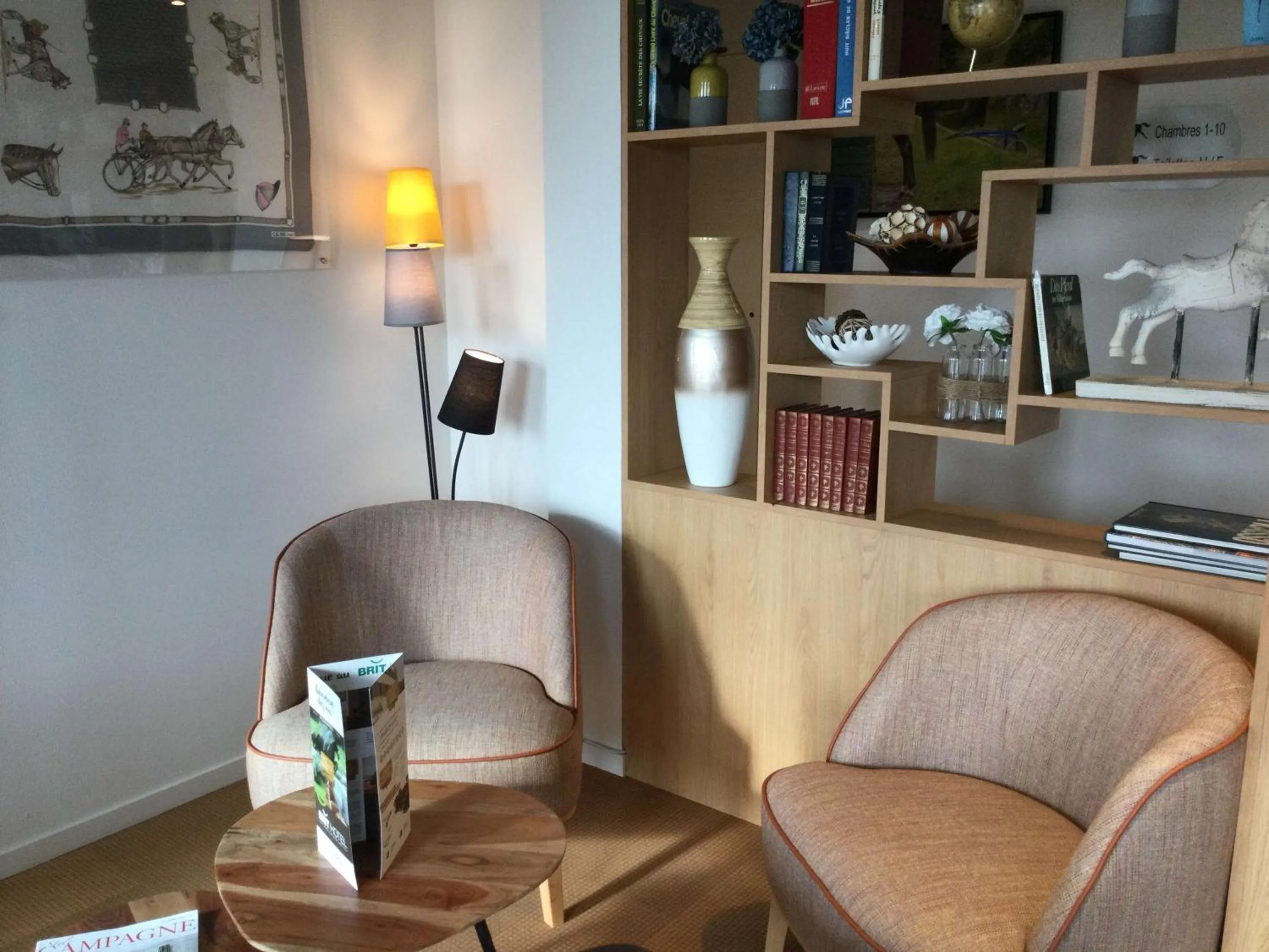 Lobby or reception in Brit Hotel Ploermel - Hotel de l'Hippodrome