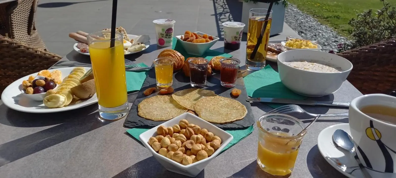 Breakfast in Brit Hotel Ploermel - Hotel de l'Hippodrome