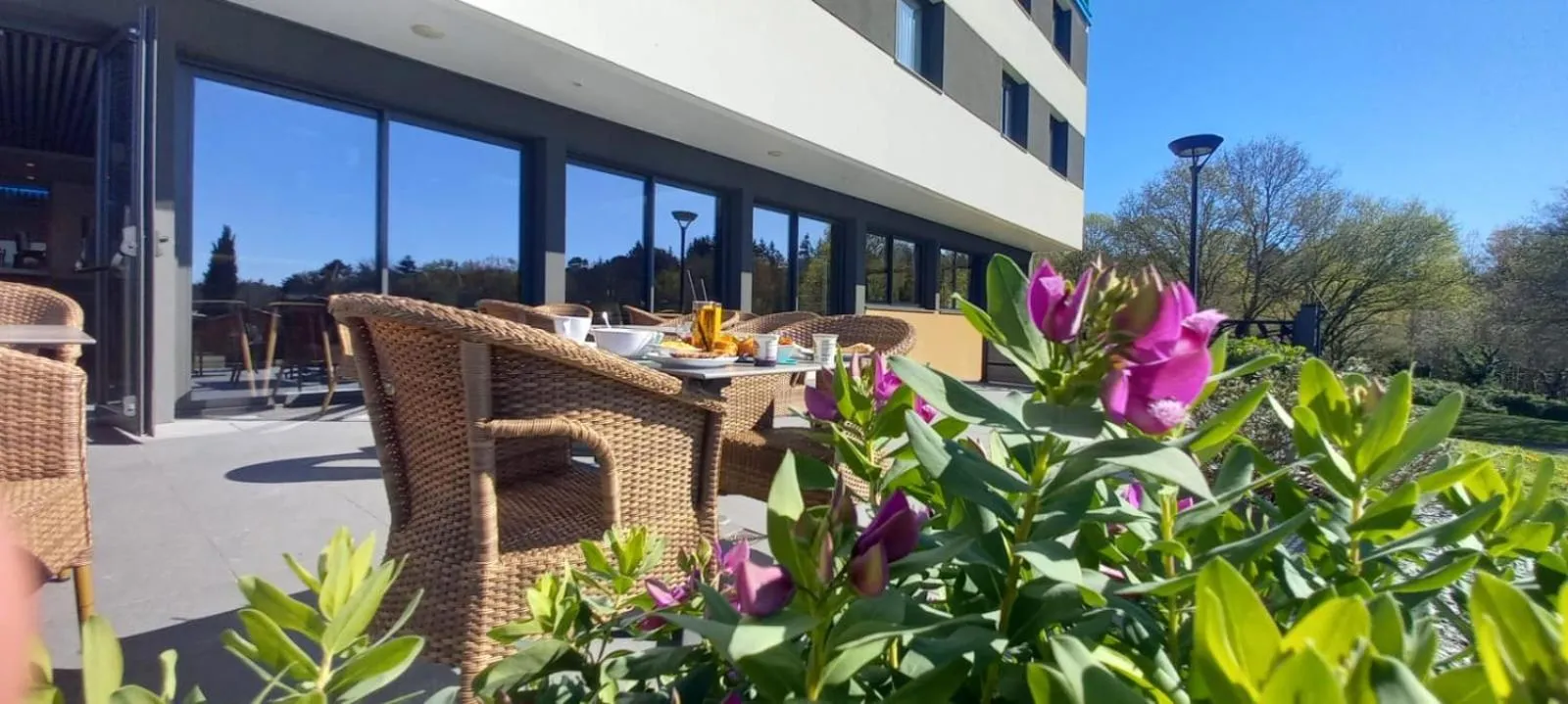 Breakfast in Brit Hotel Ploermel - Hotel de l'Hippodrome