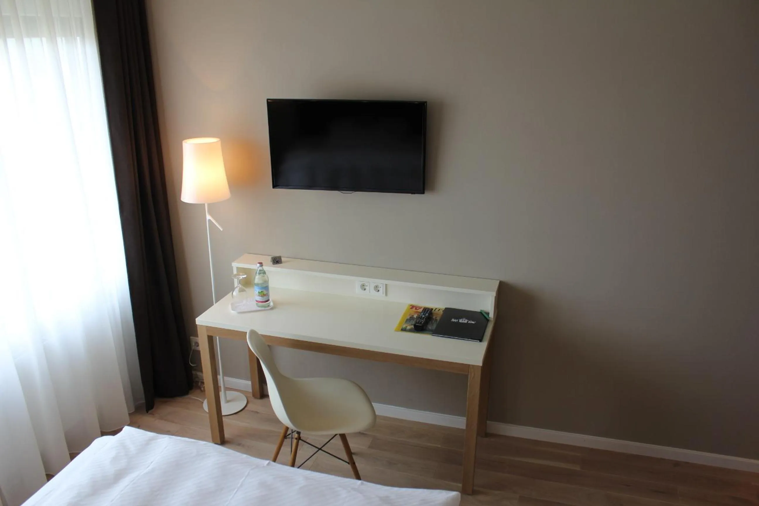 TV and multimedia, Bed in Hotel Krone