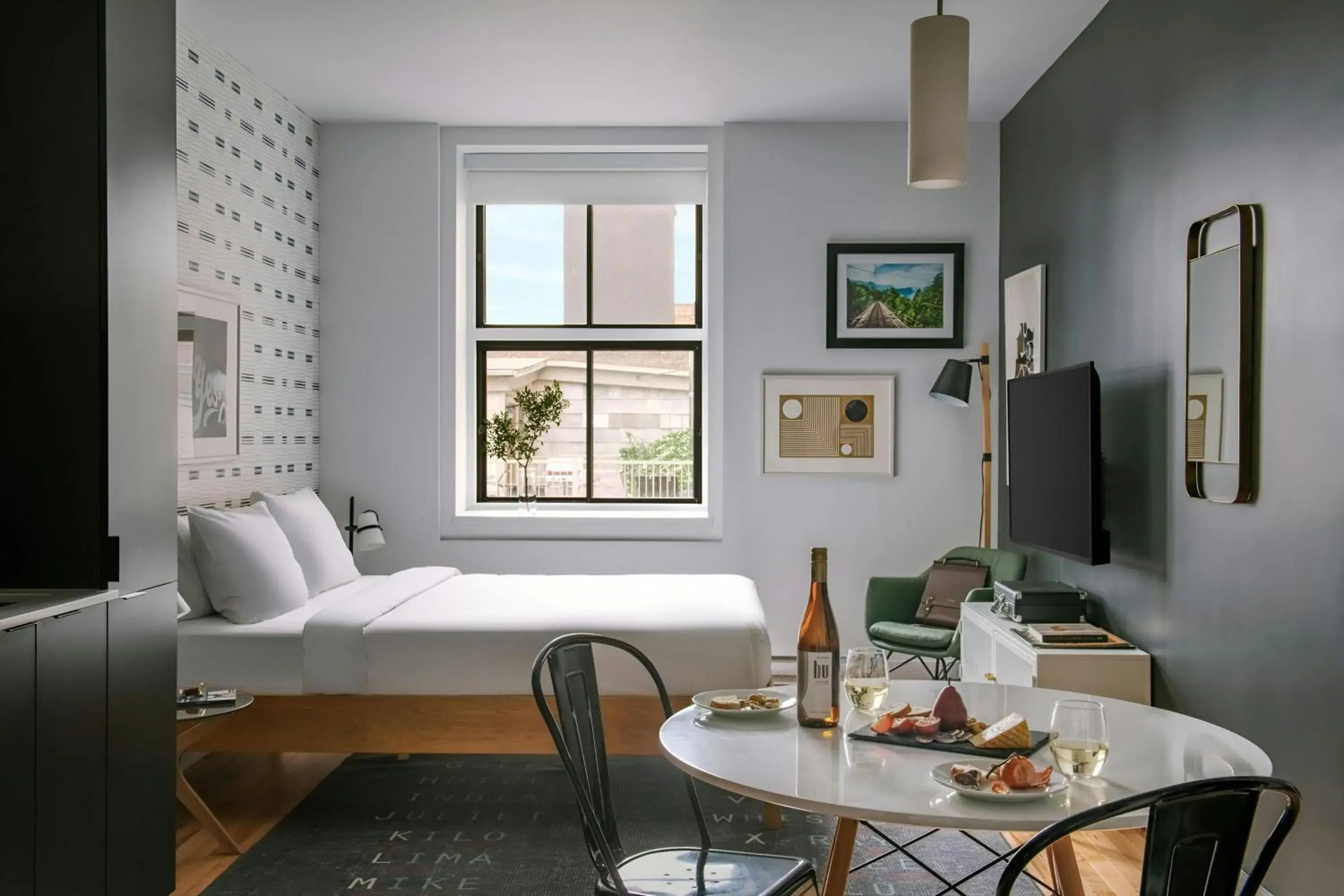 Queen Studio in Sonder by Marriott Bonvoy Le Victoria Apartments Old Montreal Queen Studio in Sonder by Marriott Bonvoy Le Victoria Apartments Old Montreal