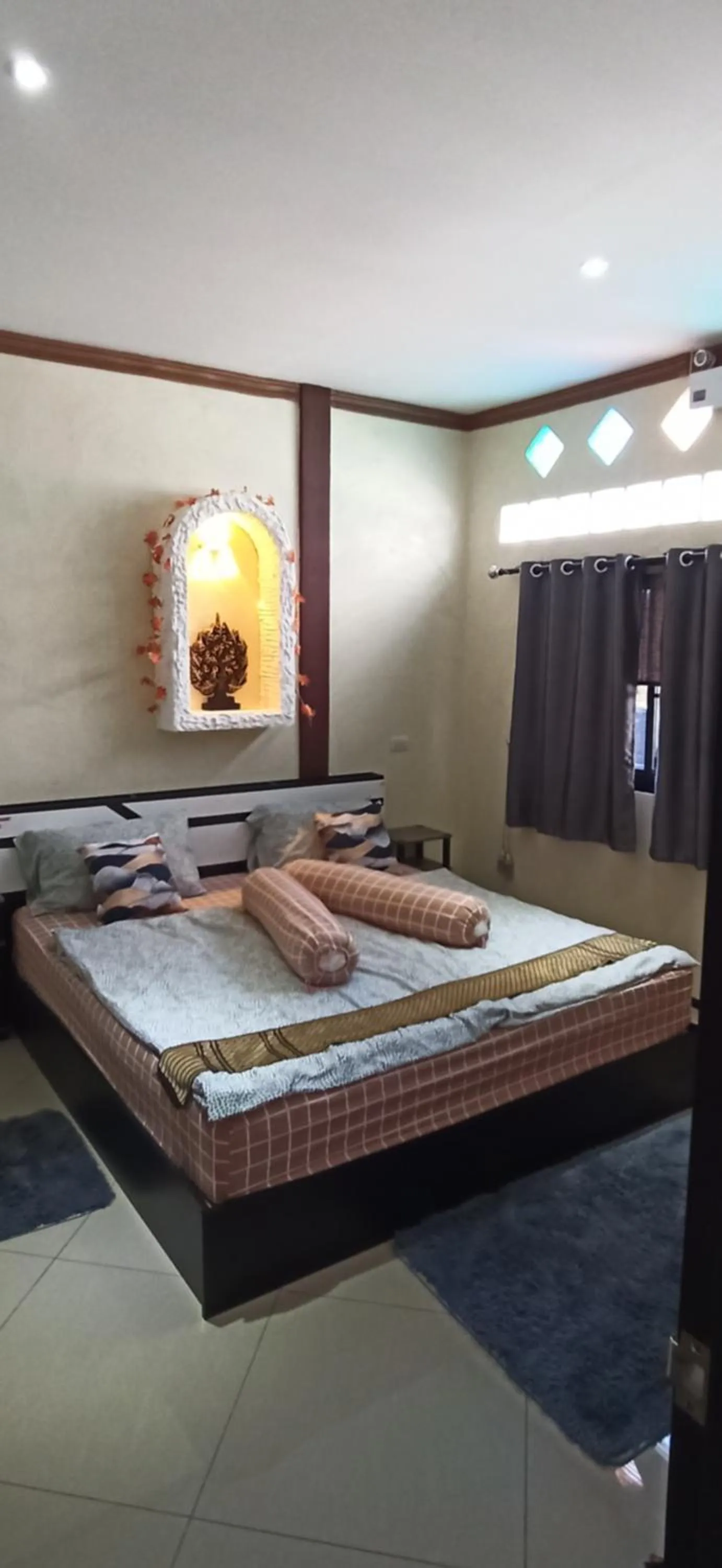 Bed in Touch the Wind