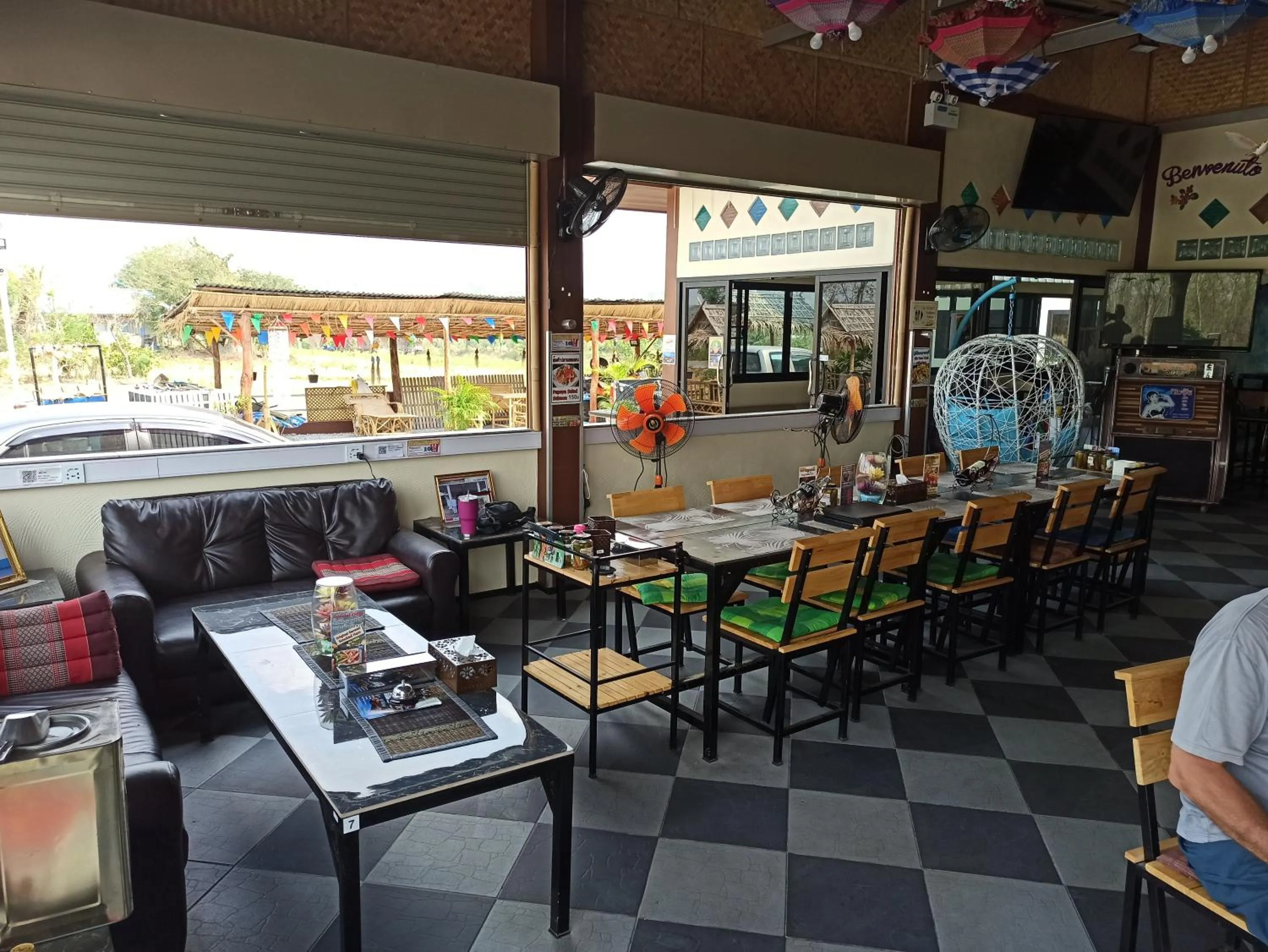 Restaurant/places to eat in Touch the Wind