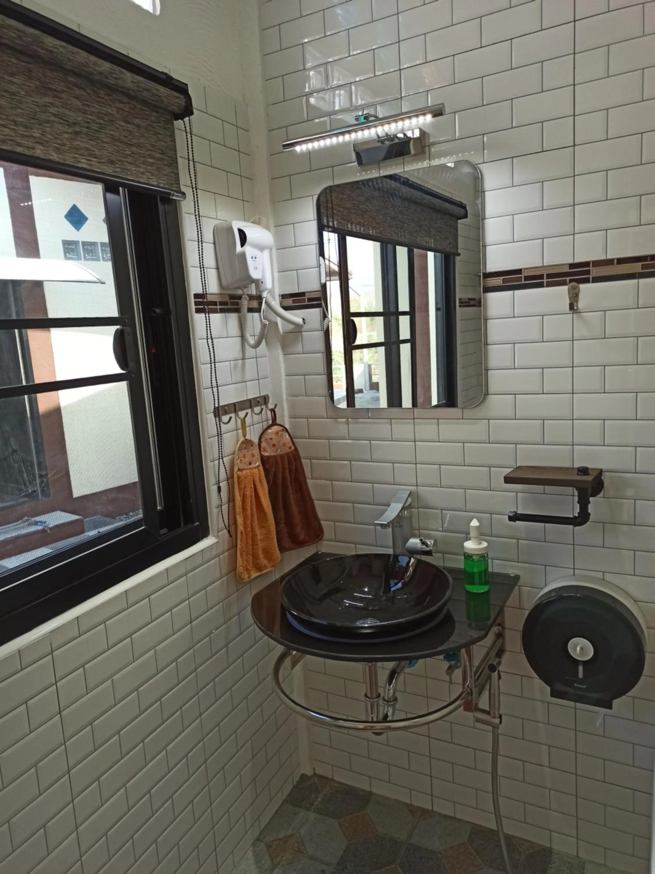 Bathroom in Touch the Wind